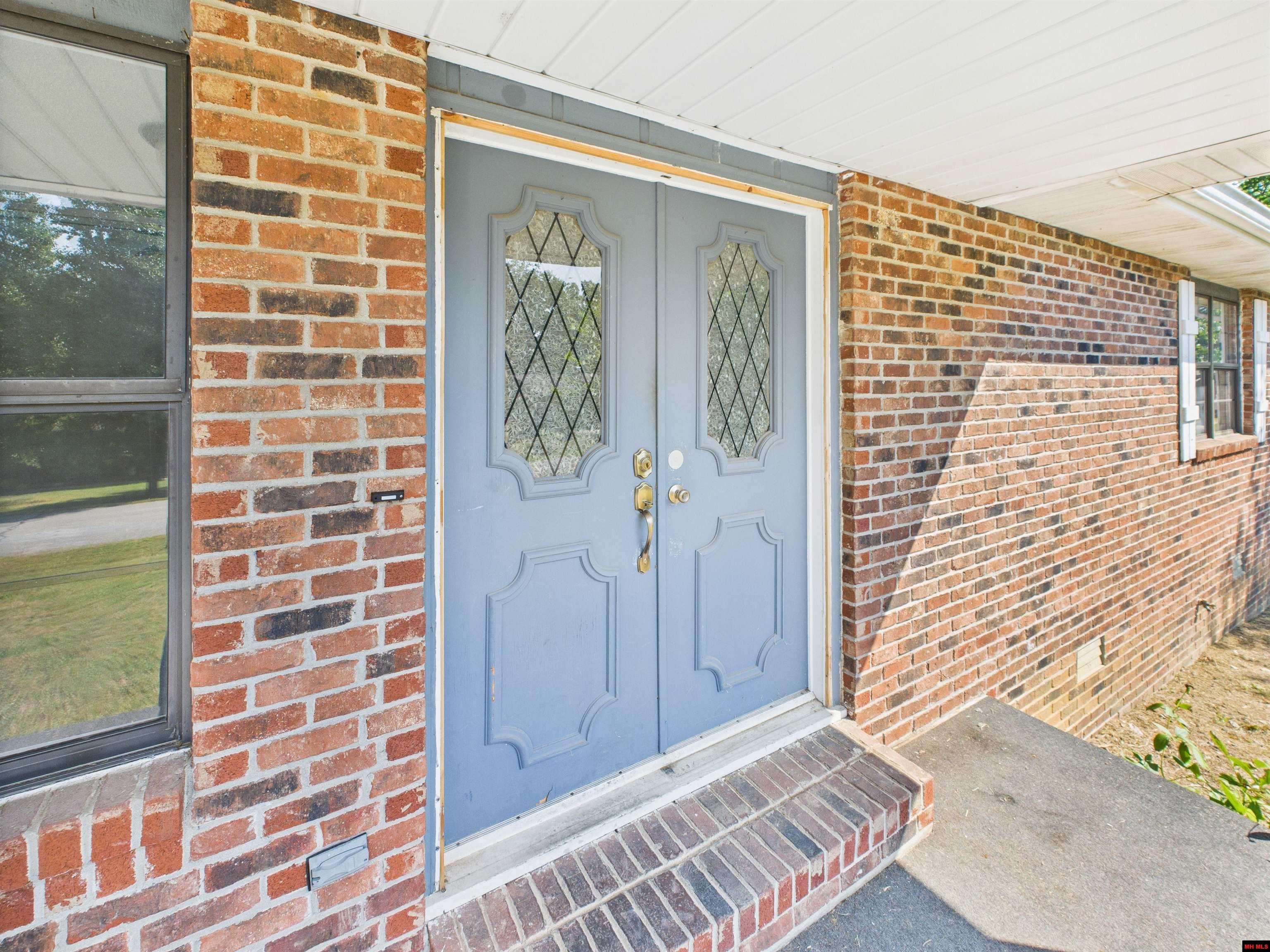 1138 Meadowcrest Drive