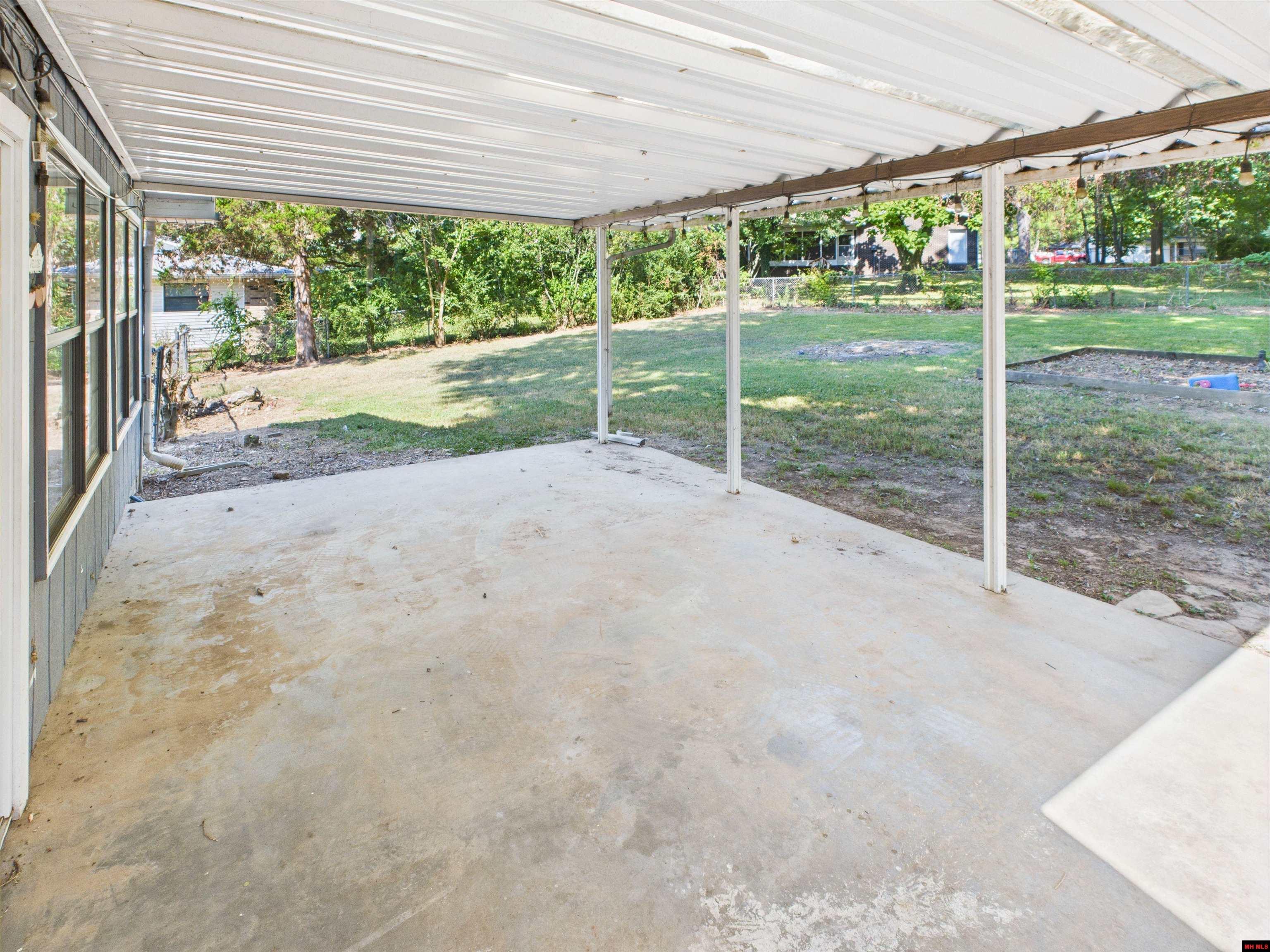 1138 Meadowcrest Drive