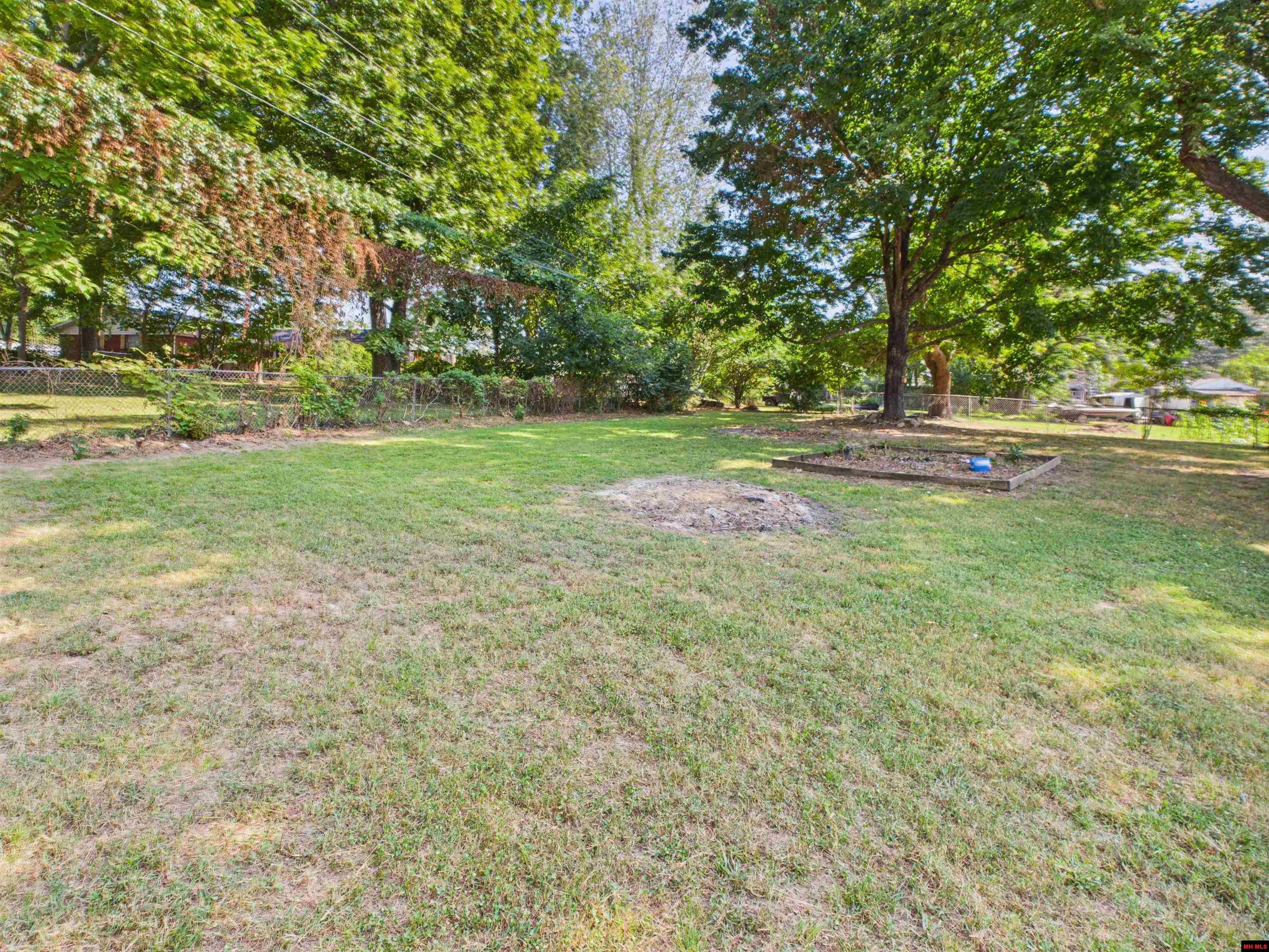 1138 Meadowcrest Drive