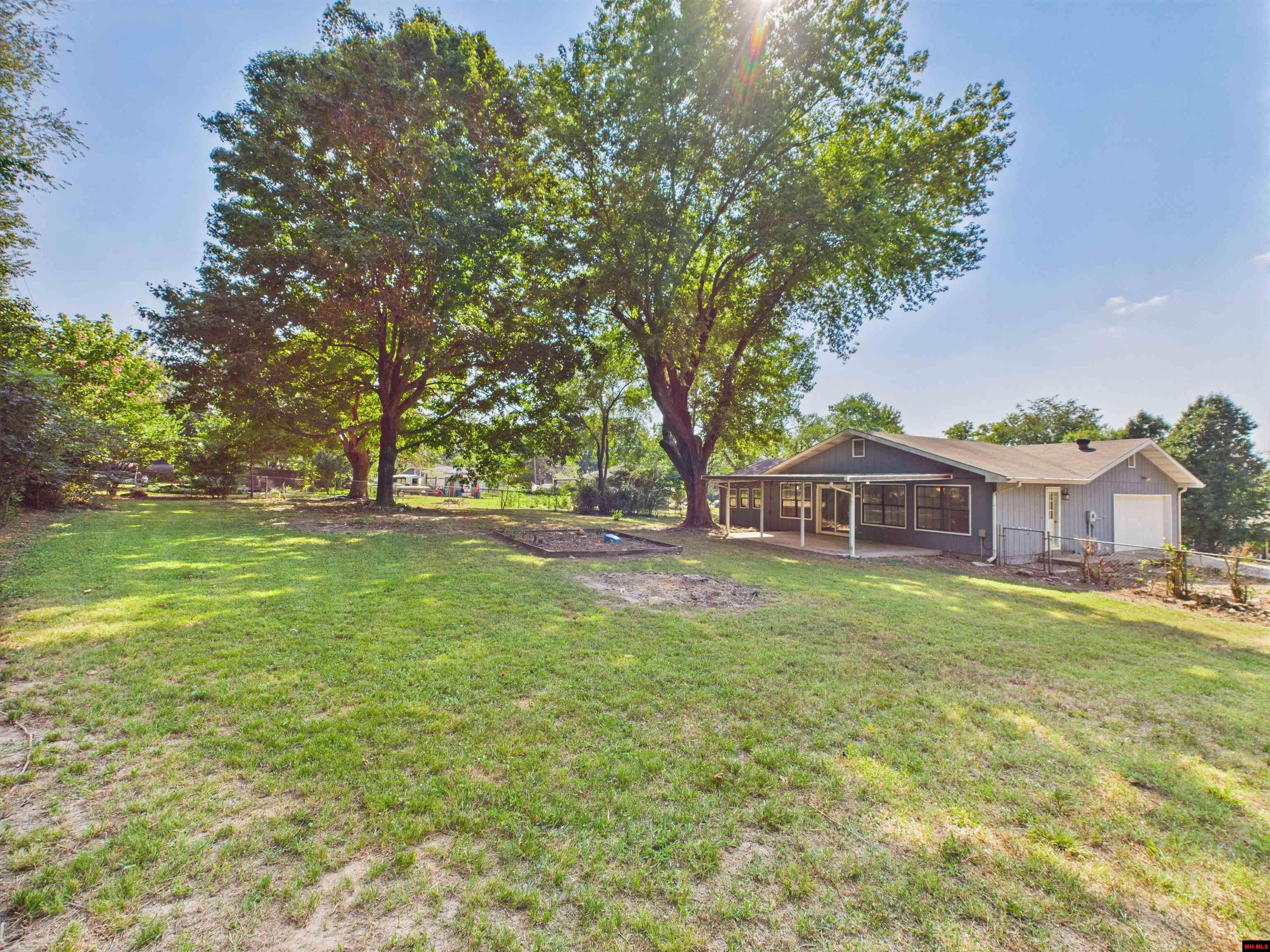 1138 Meadowcrest Drive