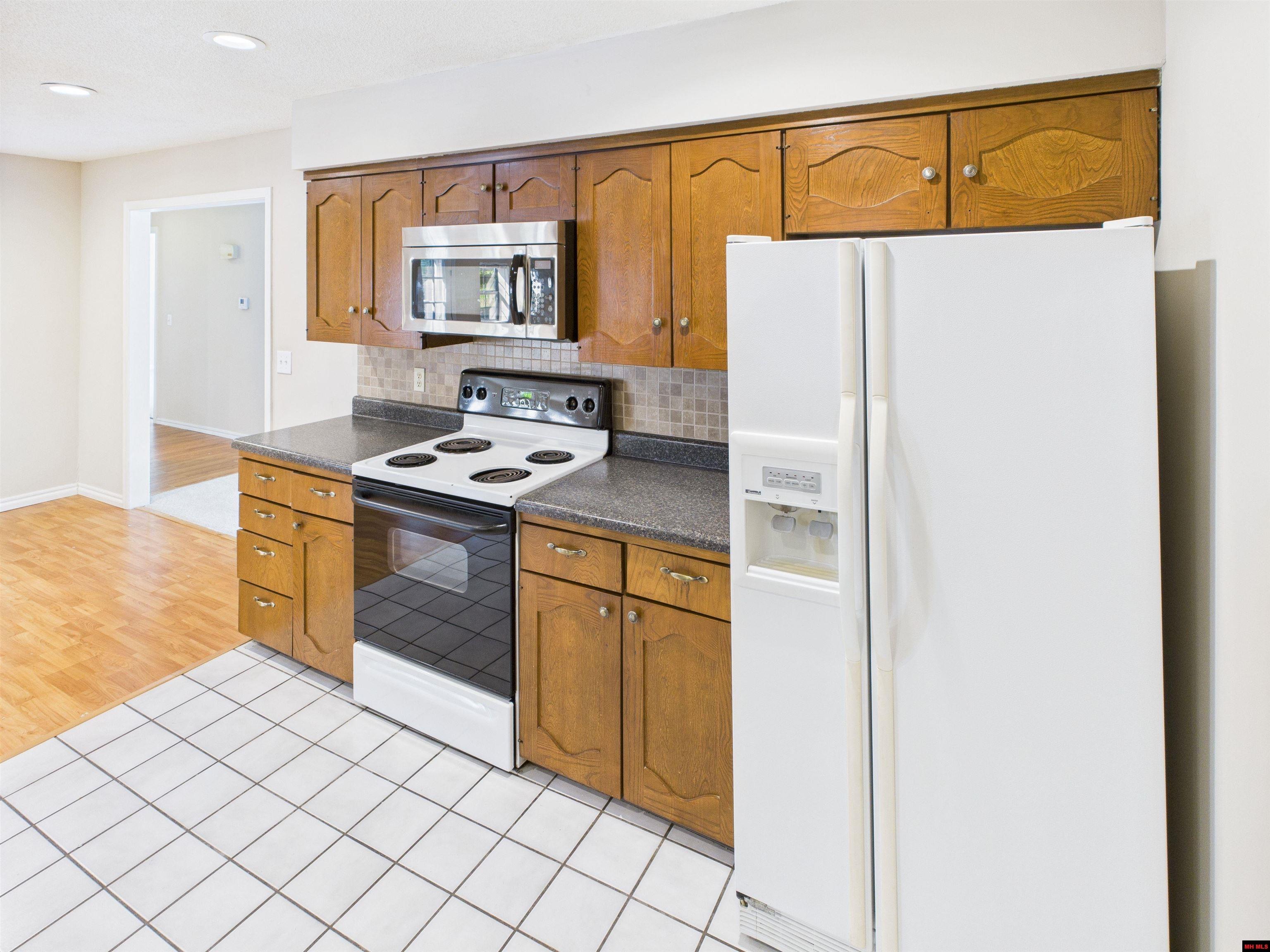 1138 Meadowcrest Drive