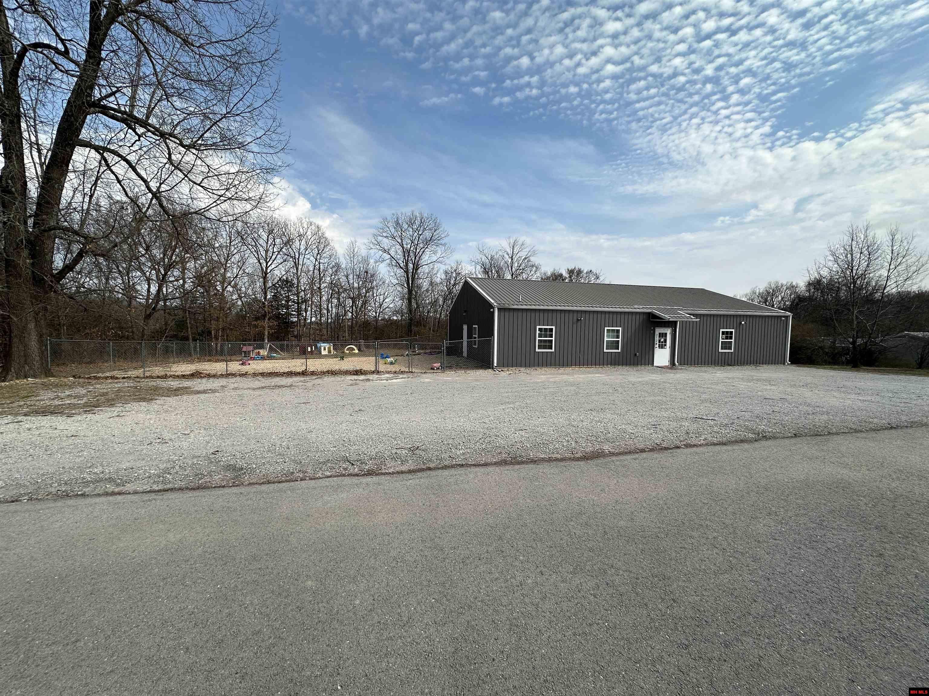 212 S CEDAR STREET Yellville, AR