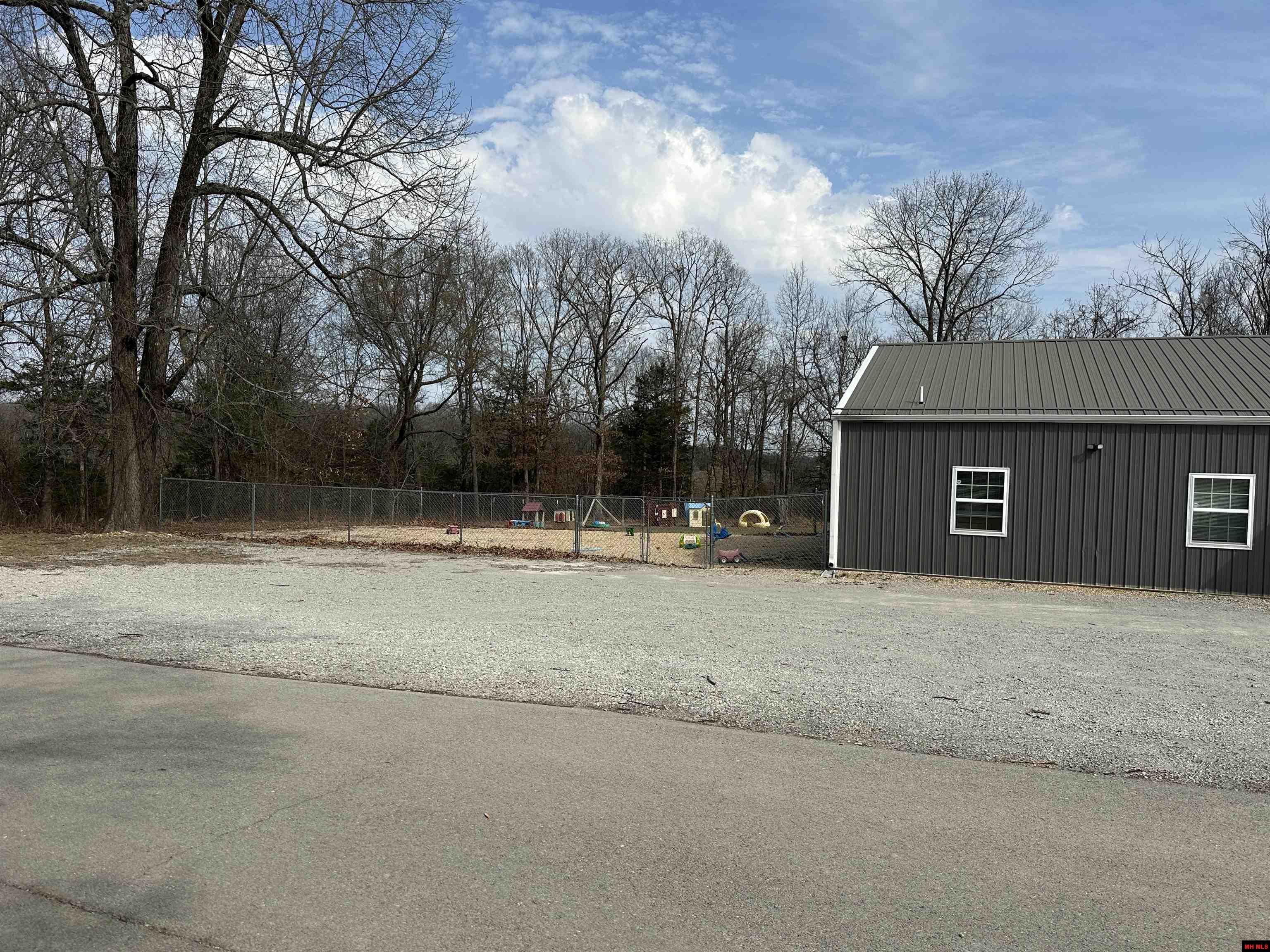 212 S CEDAR STREET Yellville, AR