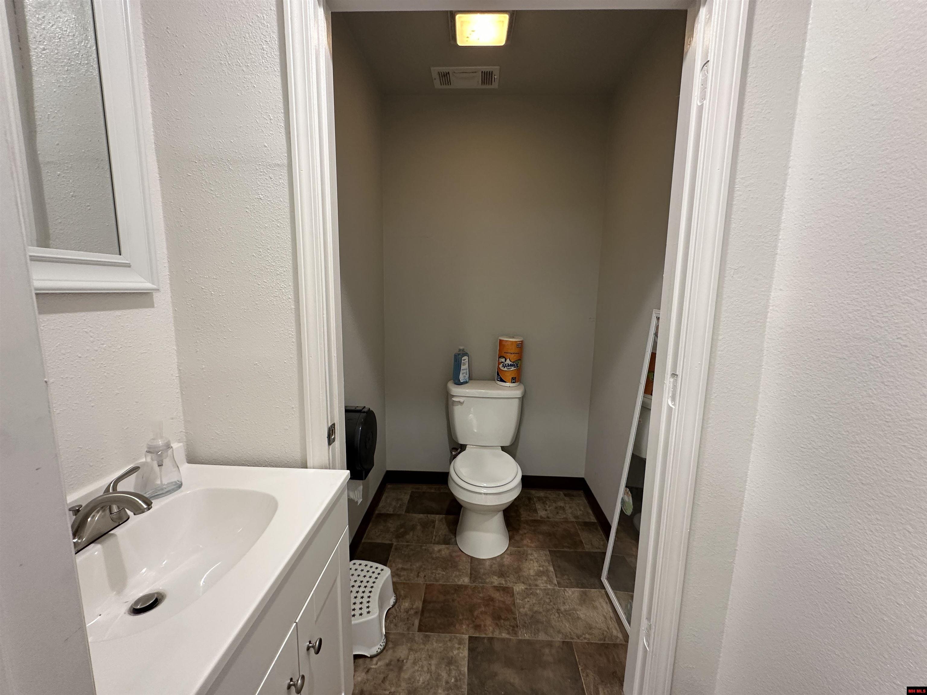 212 S CEDAR STREET Yellville, AR