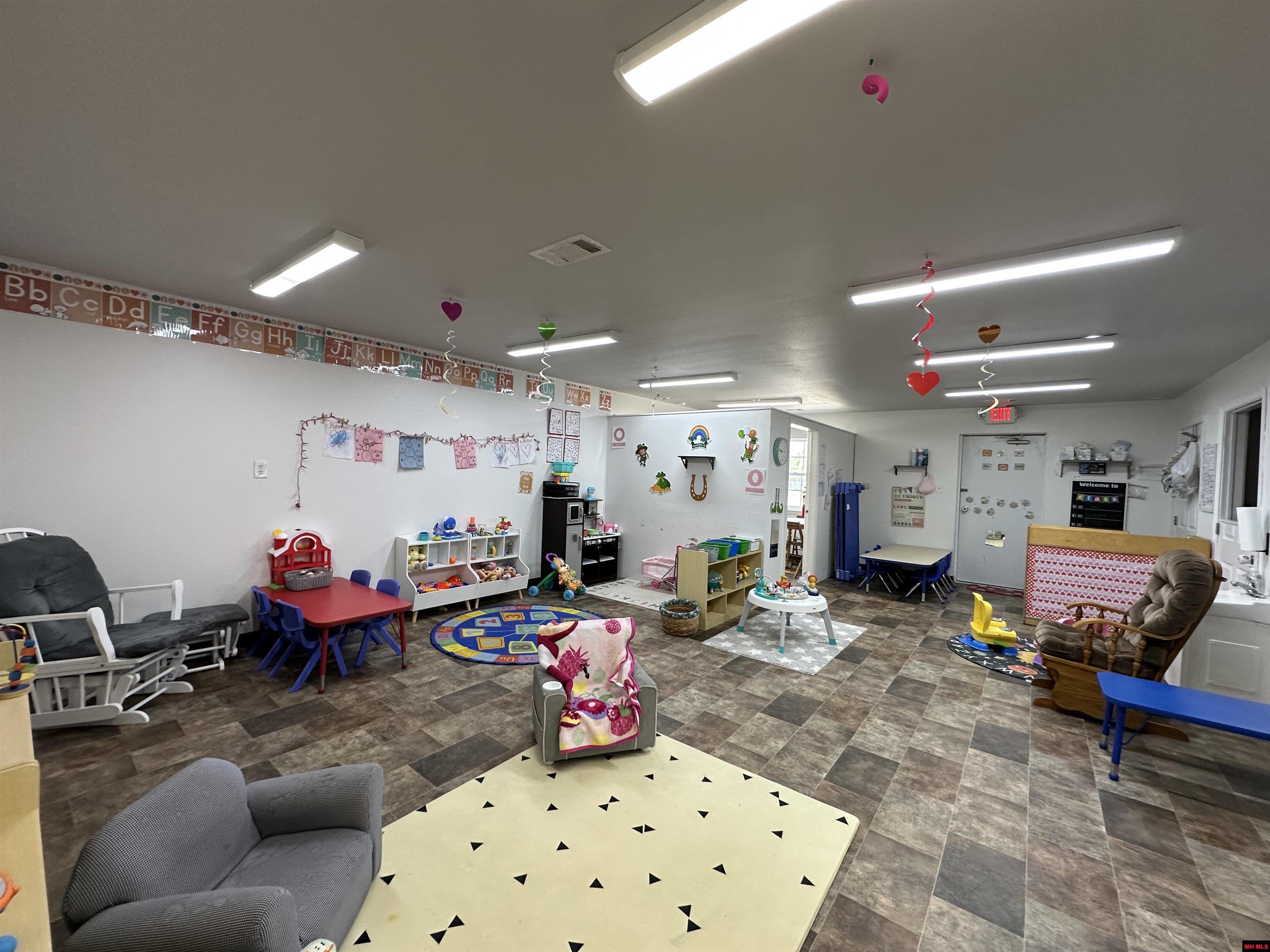 212 S CEDAR STREET Yellville, AR