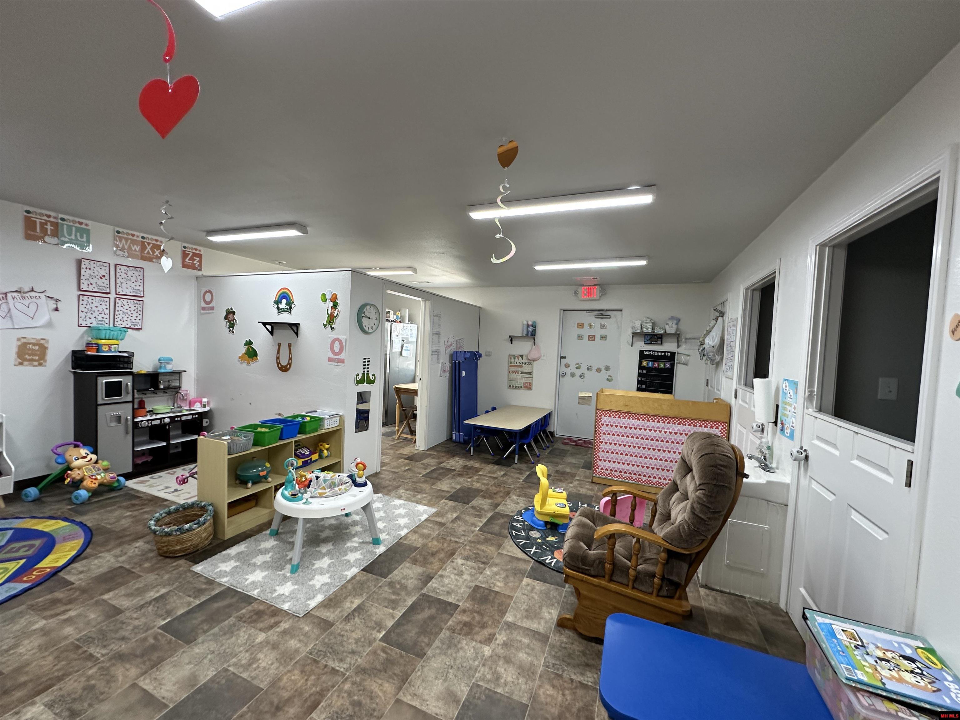 212 S CEDAR STREET Yellville, AR