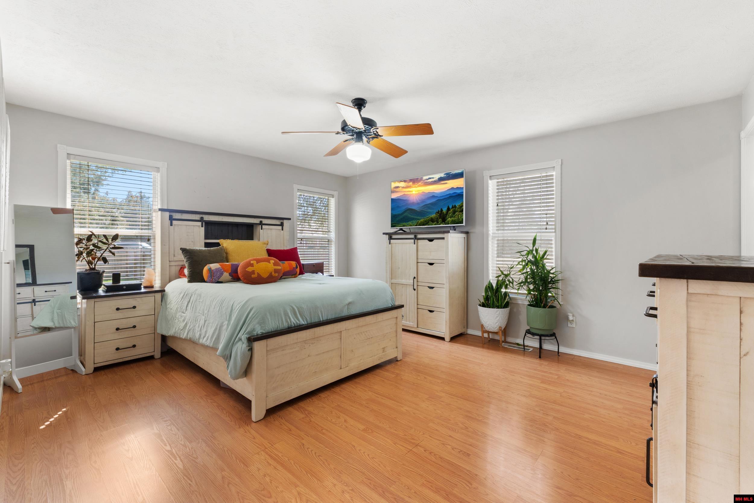 180 Contemporary Drive