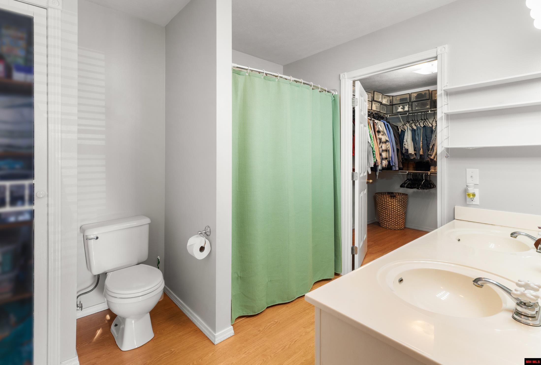 180 Contemporary Drive