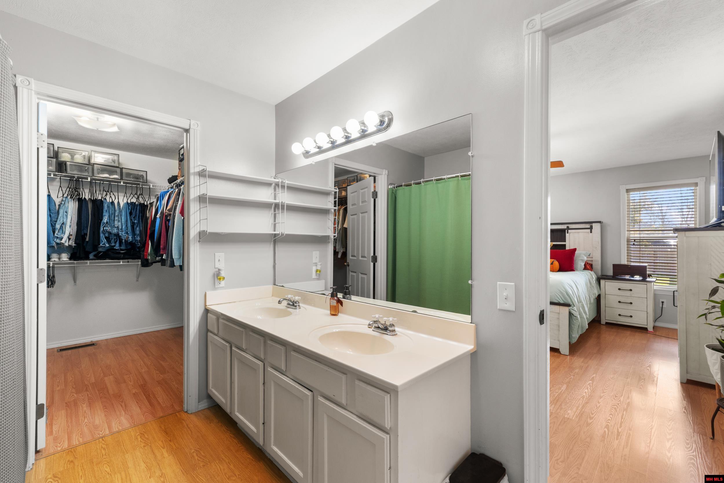 180 Contemporary Drive