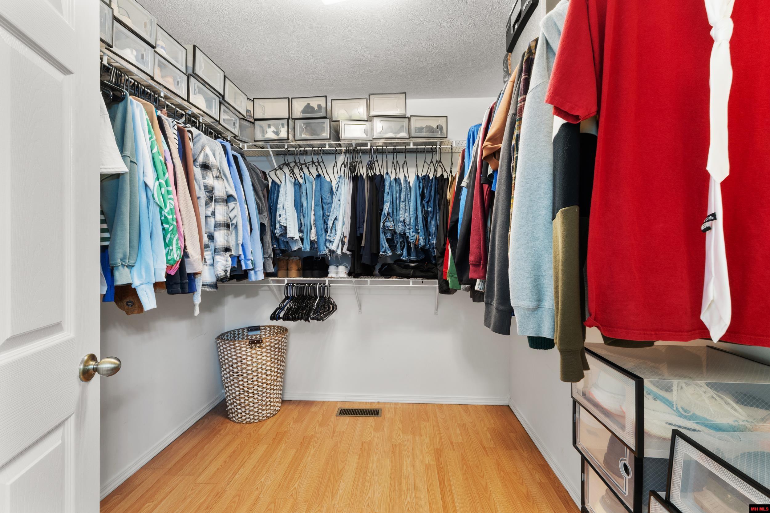 180 Contemporary Drive