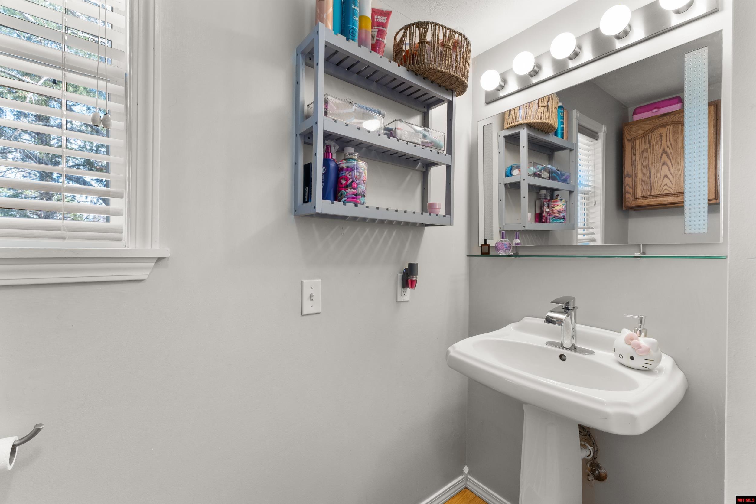 180 Contemporary Drive