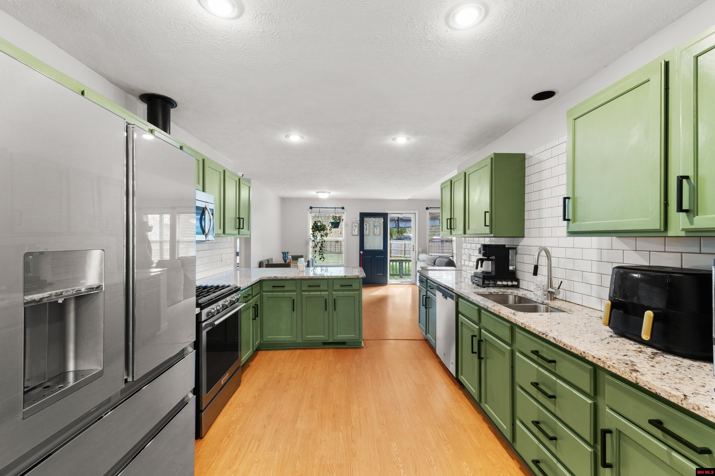 180 Contemporary Drive