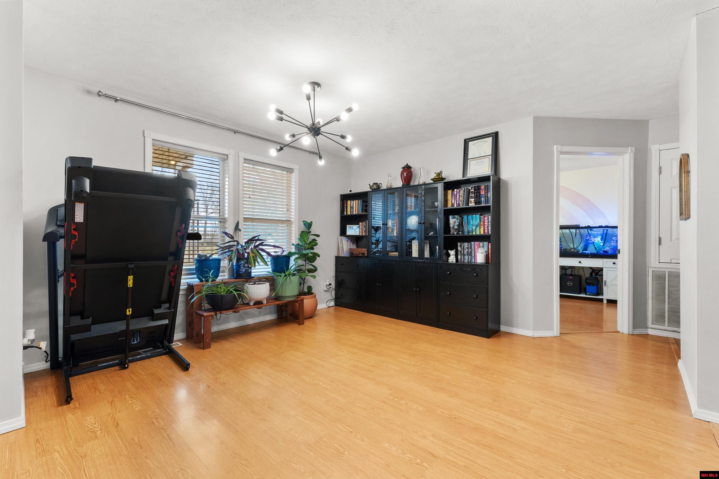 180 Contemporary Drive