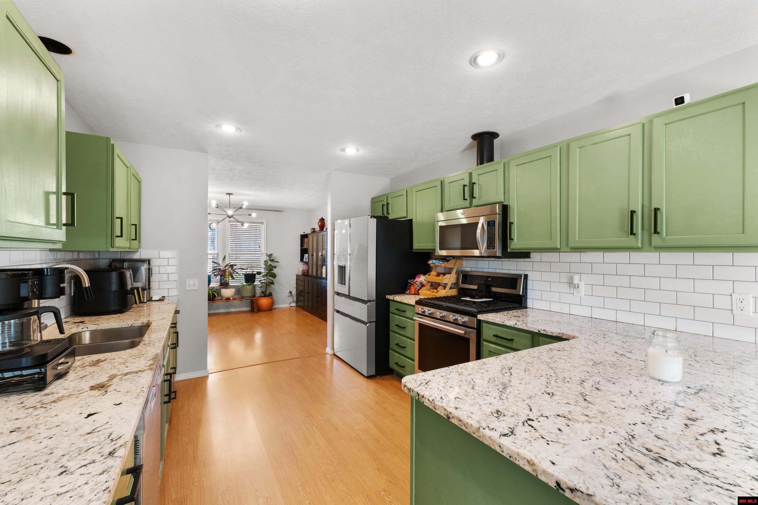 180 Contemporary Drive