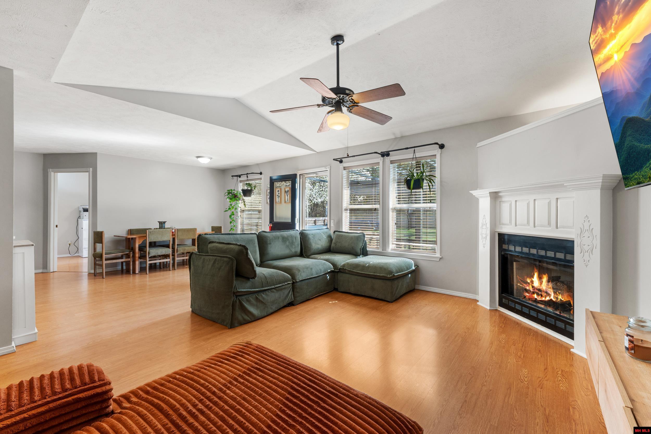 180 Contemporary Drive