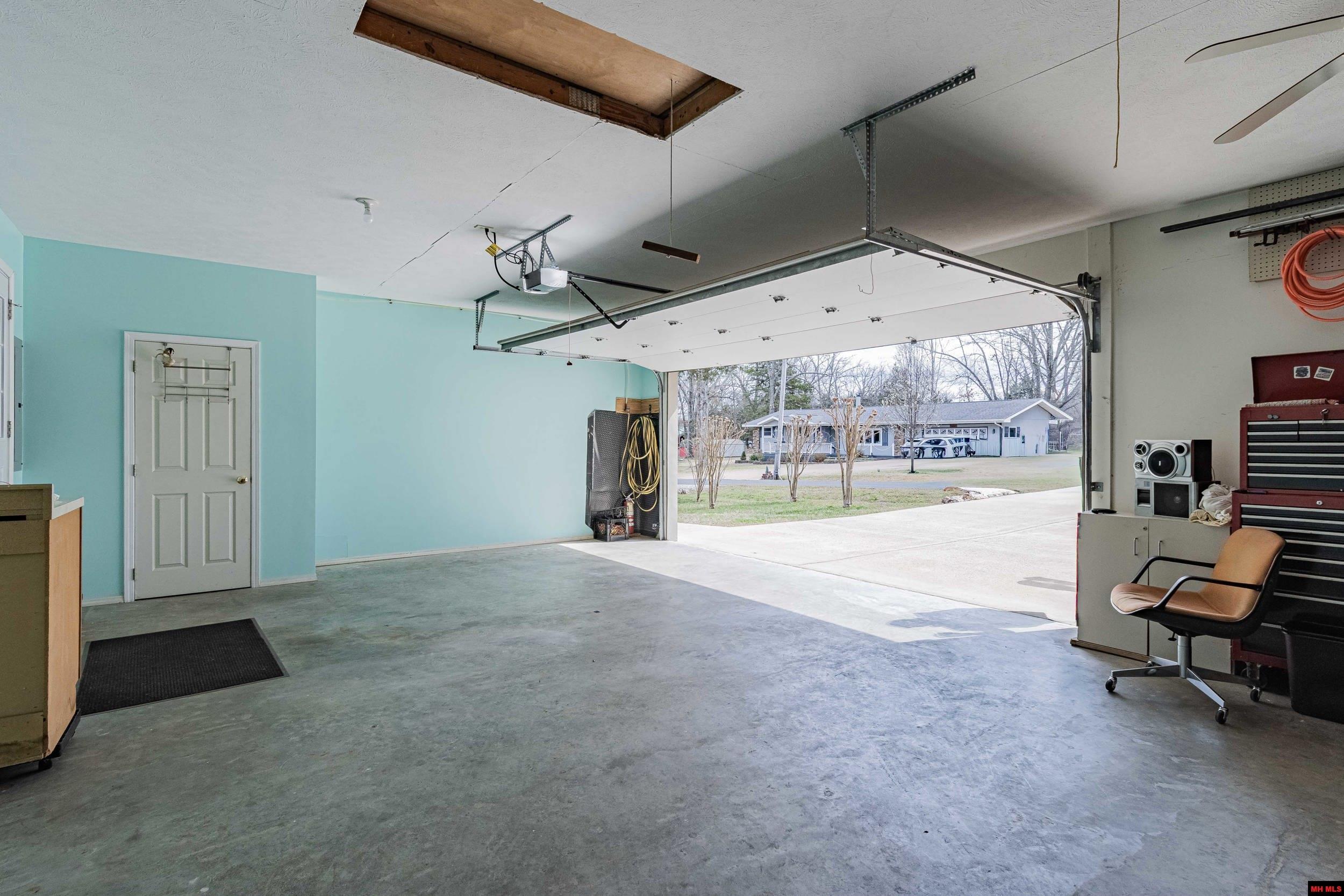 110 Lake Forest Circle