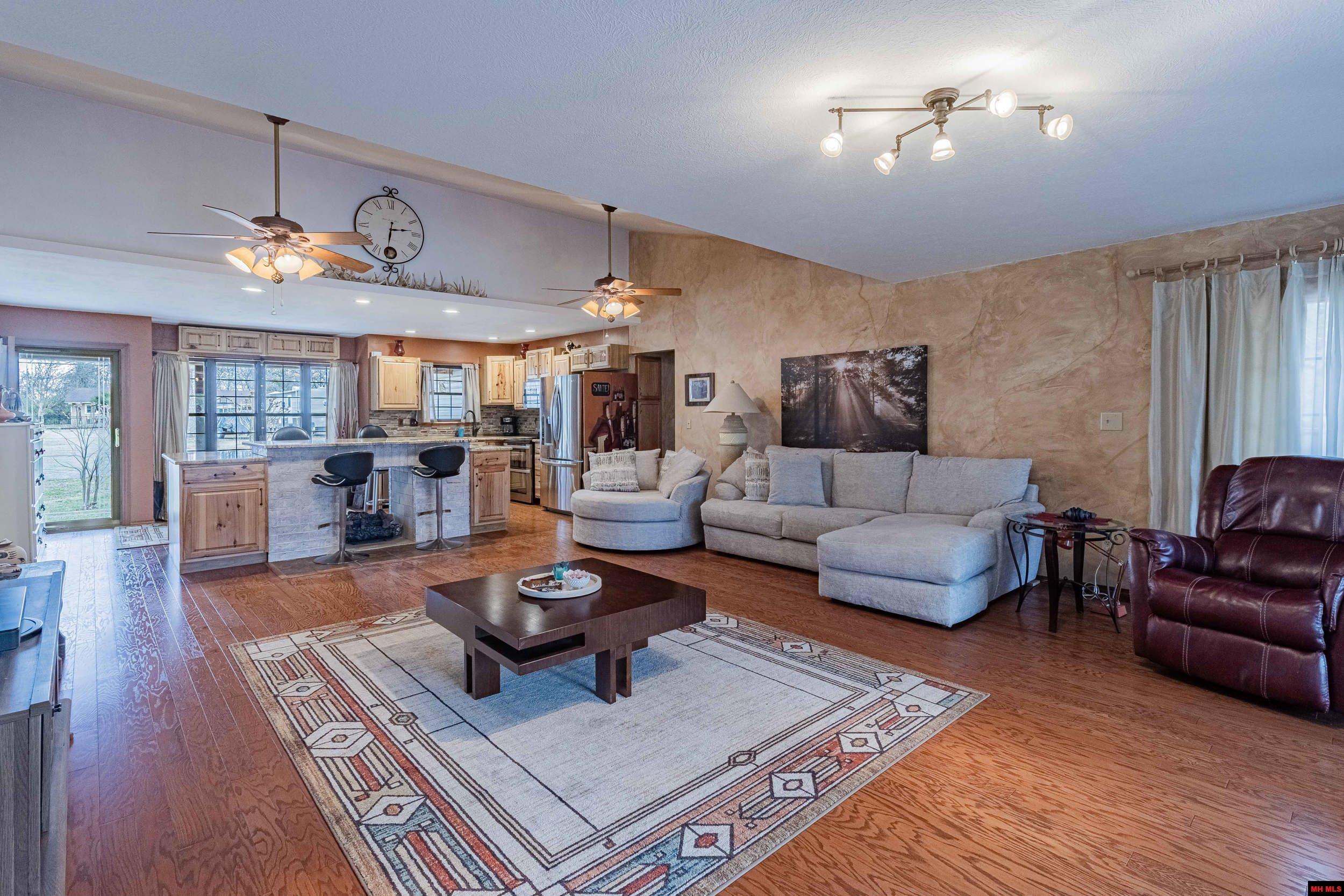 110 Lake Forest Circle