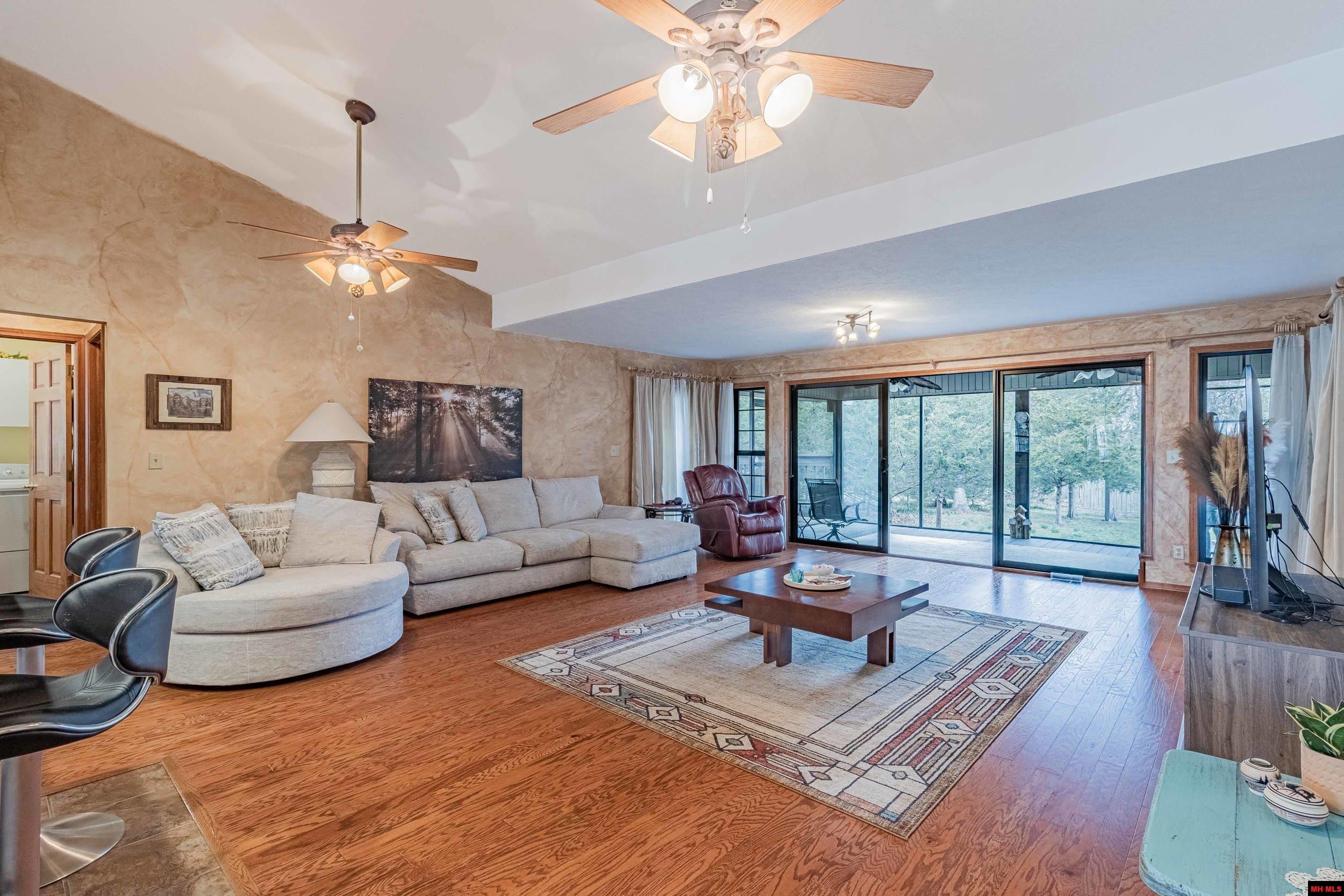 110 Lake Forest Circle