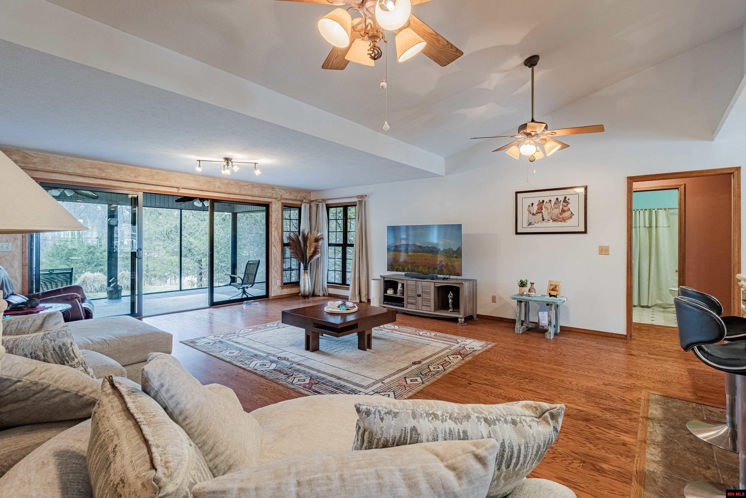 110 Lake Forest Circle