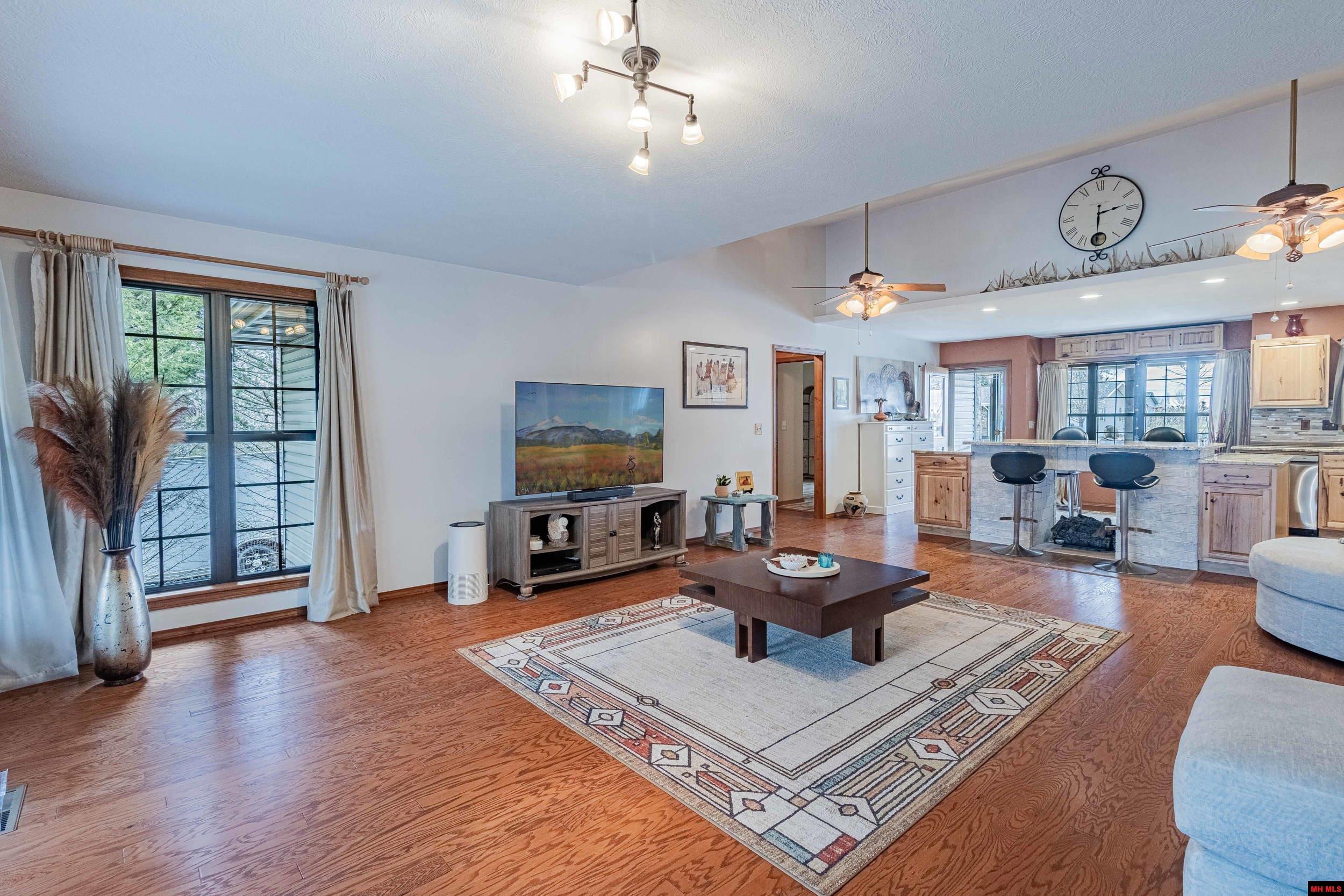 110 Lake Forest Circle