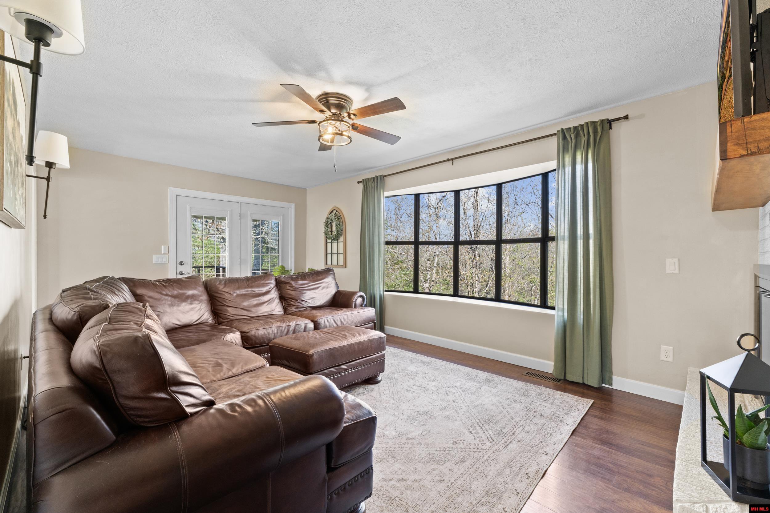 152 Blou Clower Point