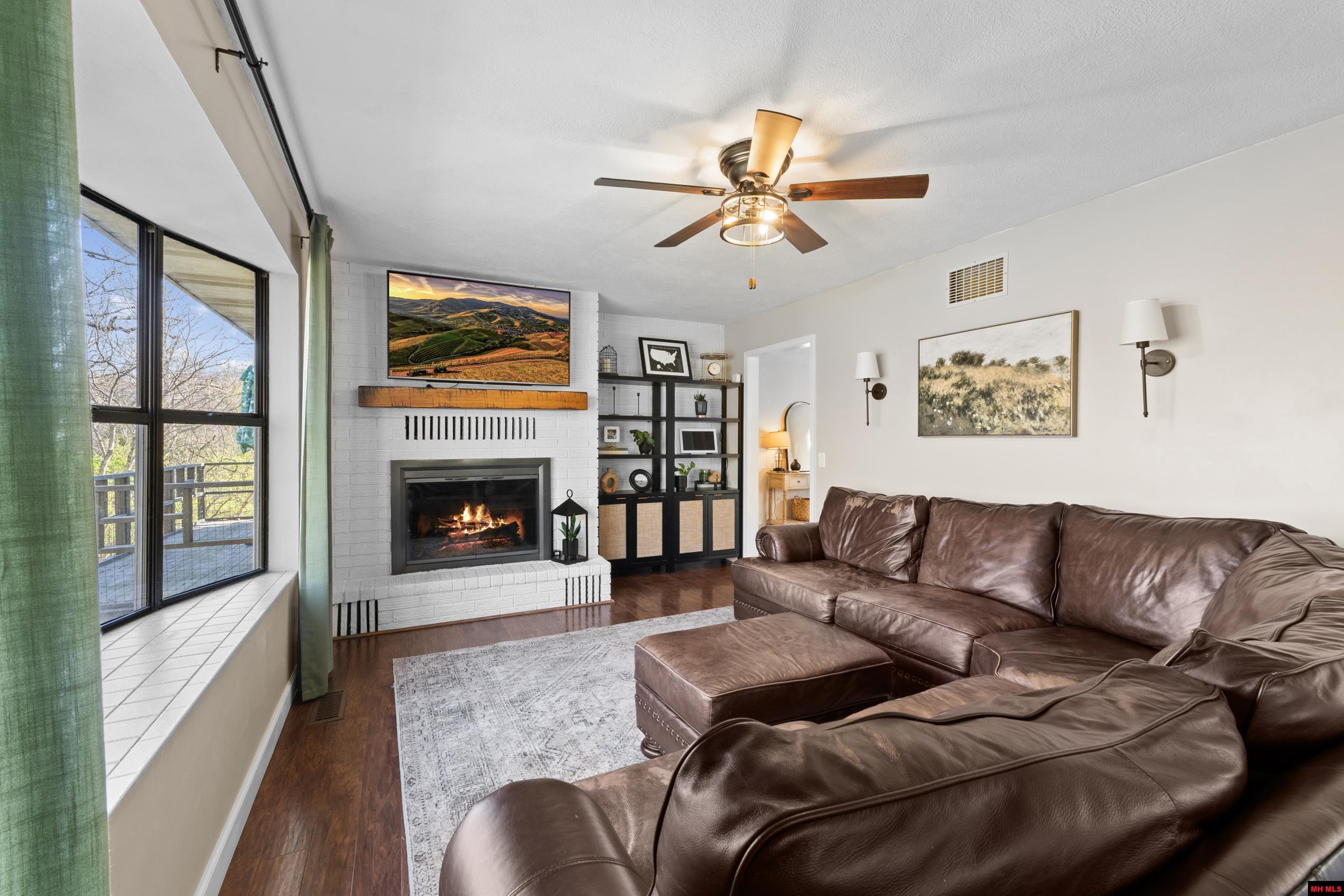 152 Blou Clower Point