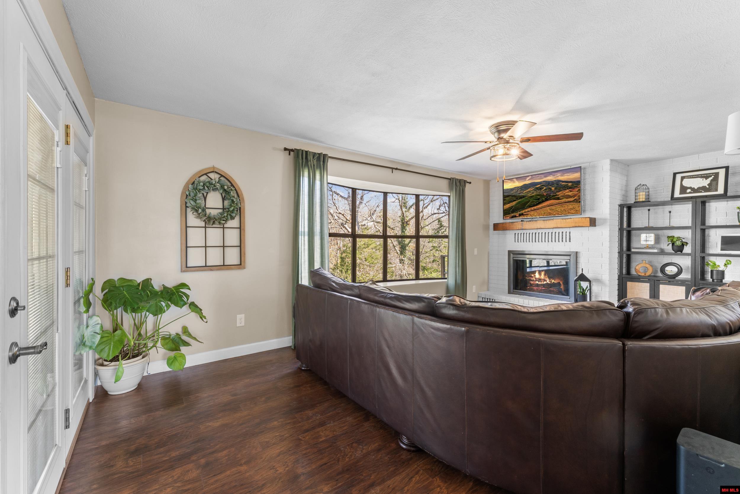 152 Blou Clower Point