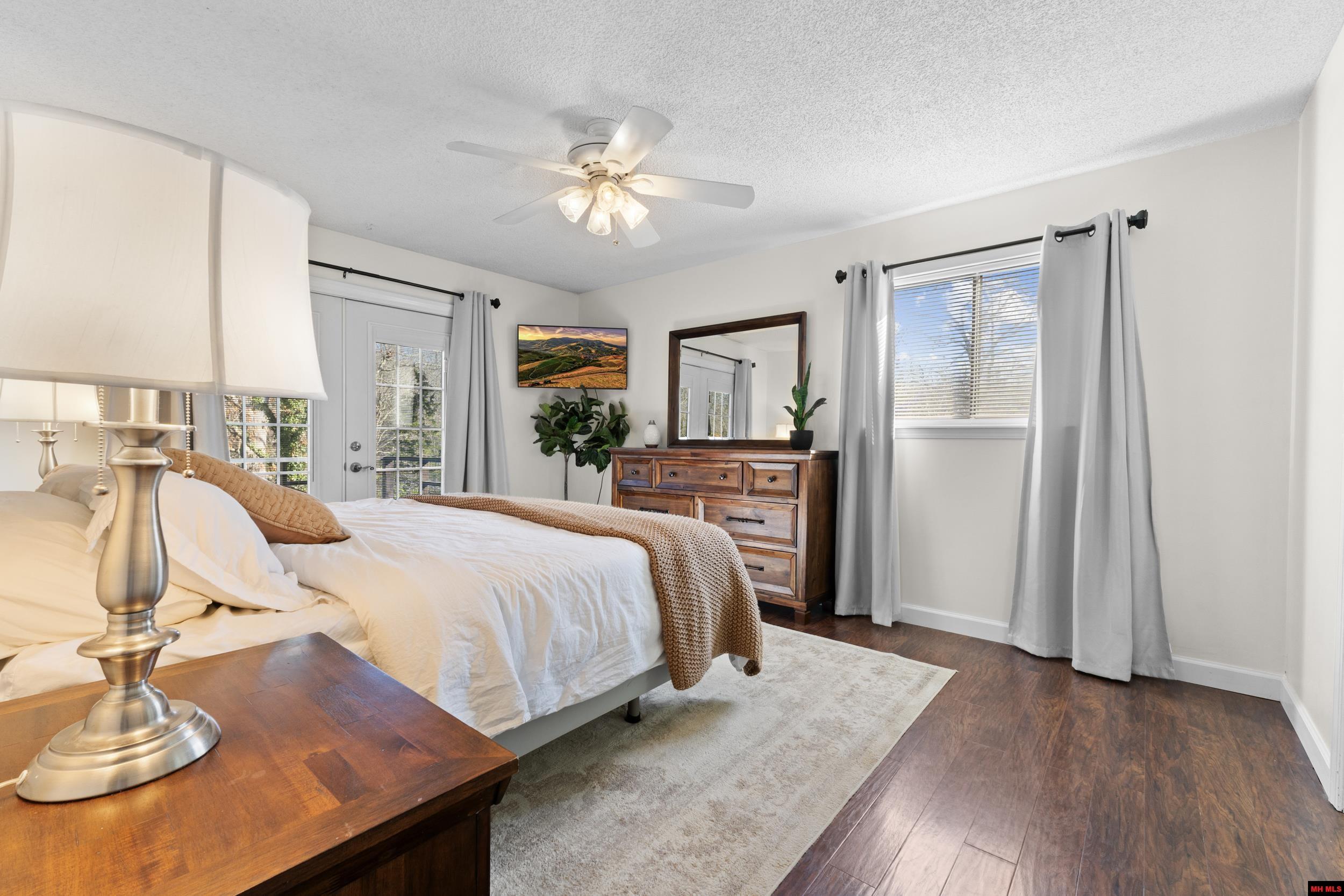 152 Blou Clower Point