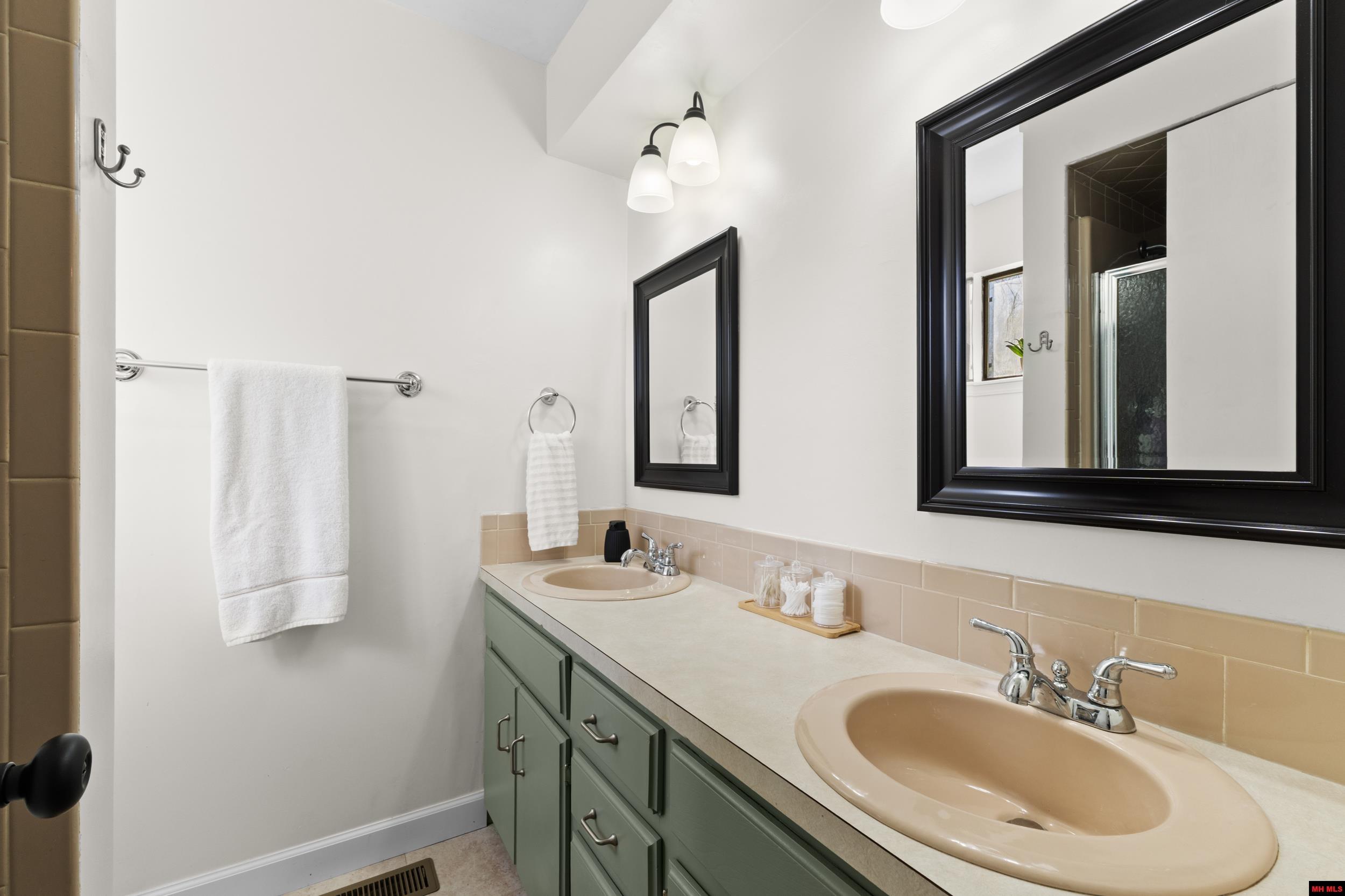 152 Blou Clower Point