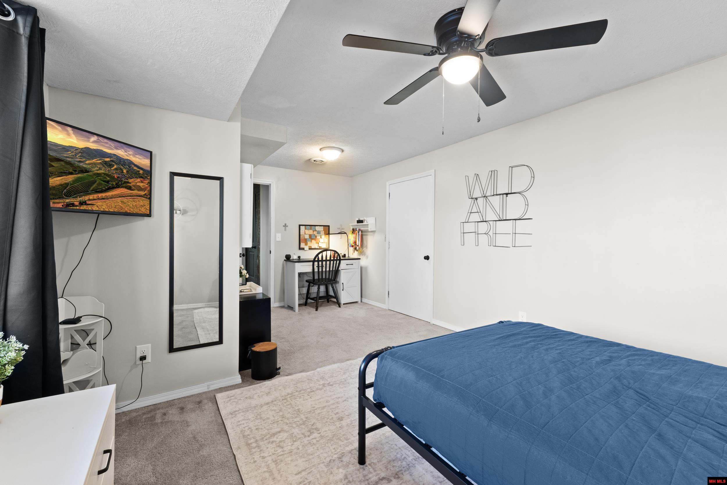 152 Blou Clower Point