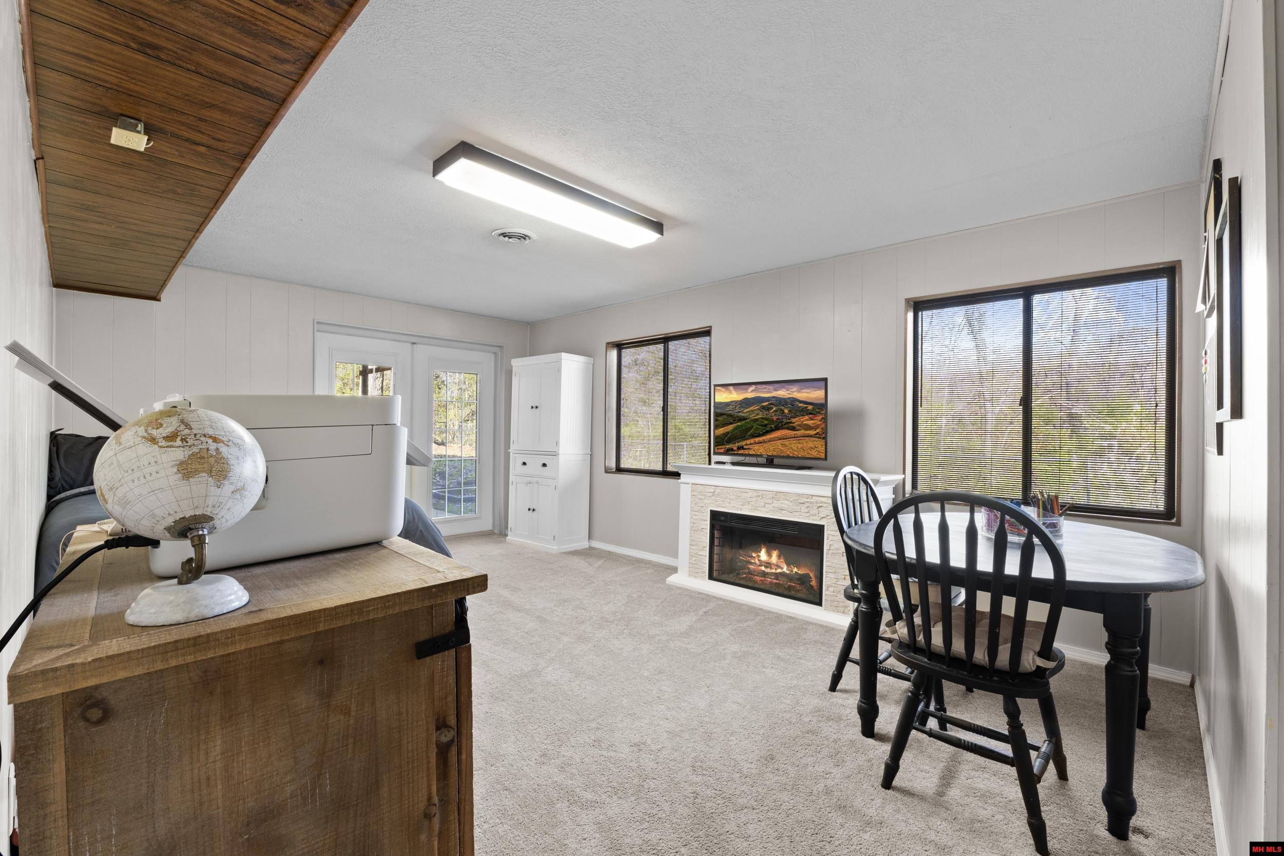 152 Blou Clower Point