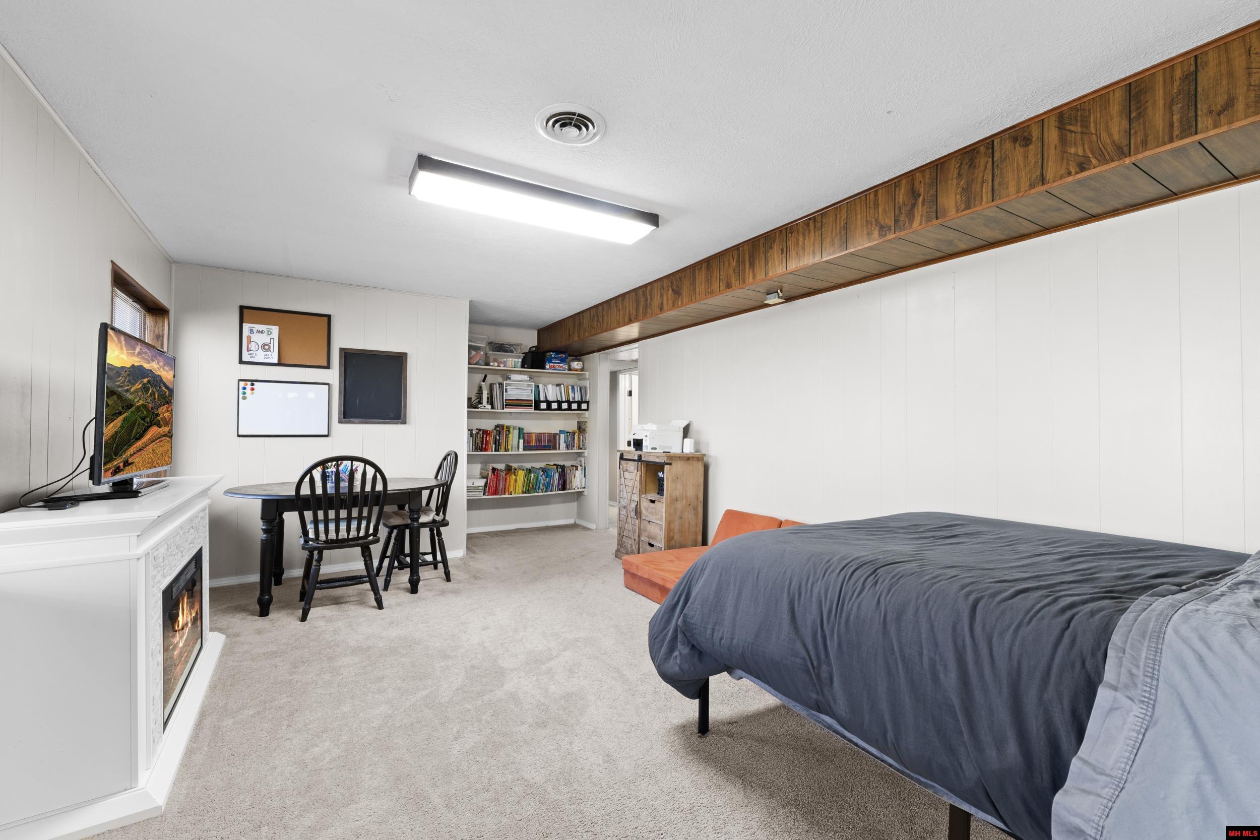 152 Blou Clower Point