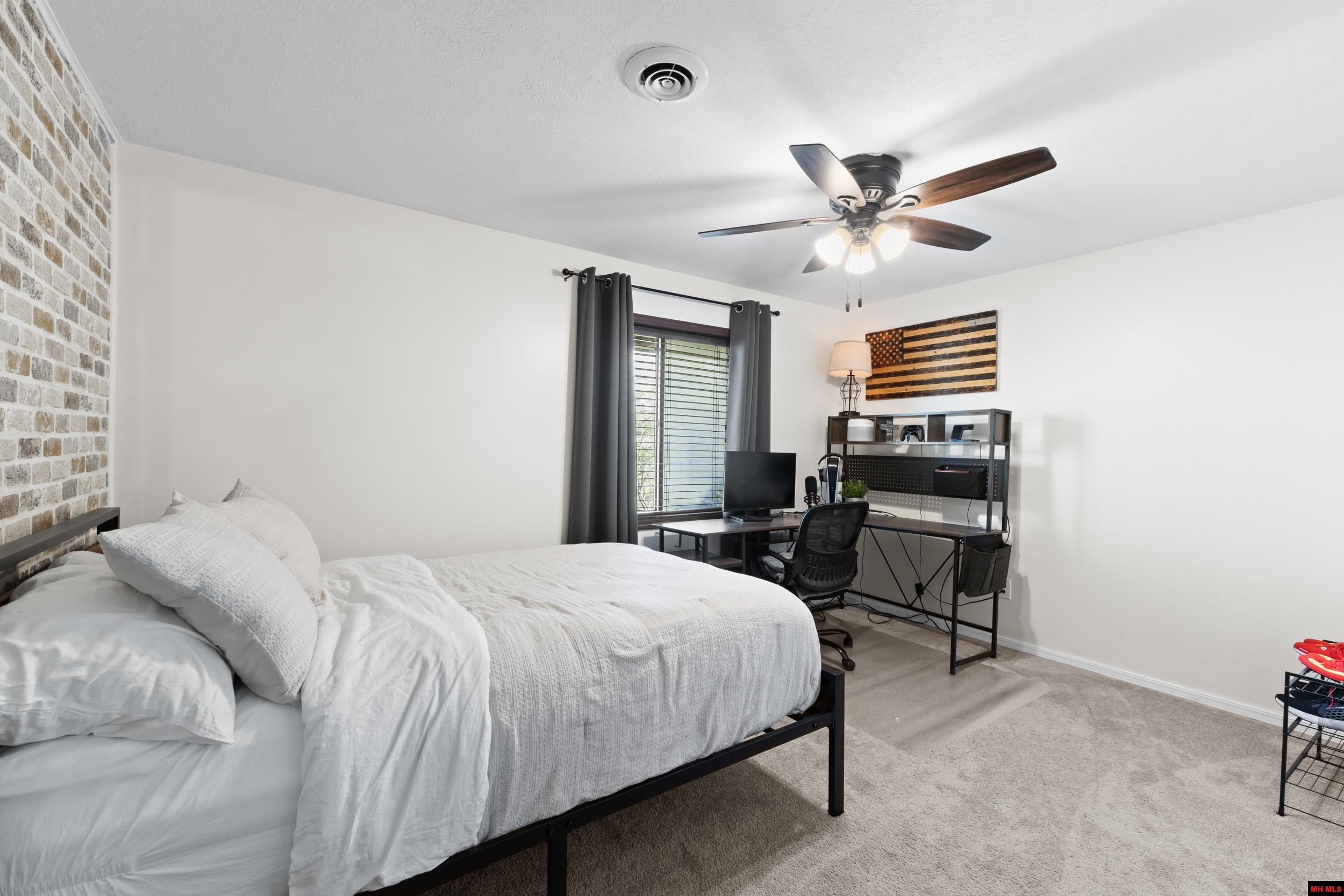 152 Blou Clower Point