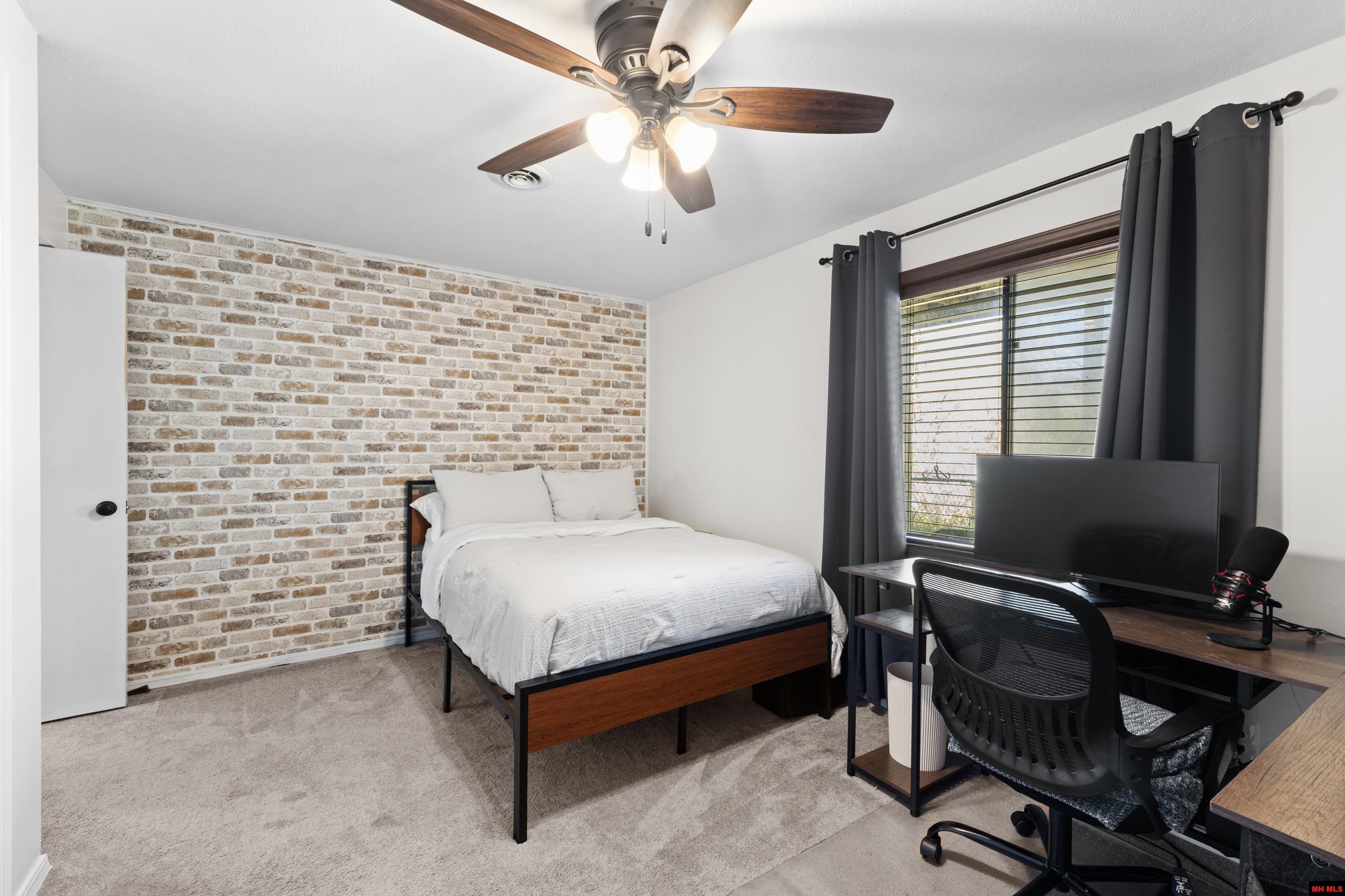 152 Blou Clower Point