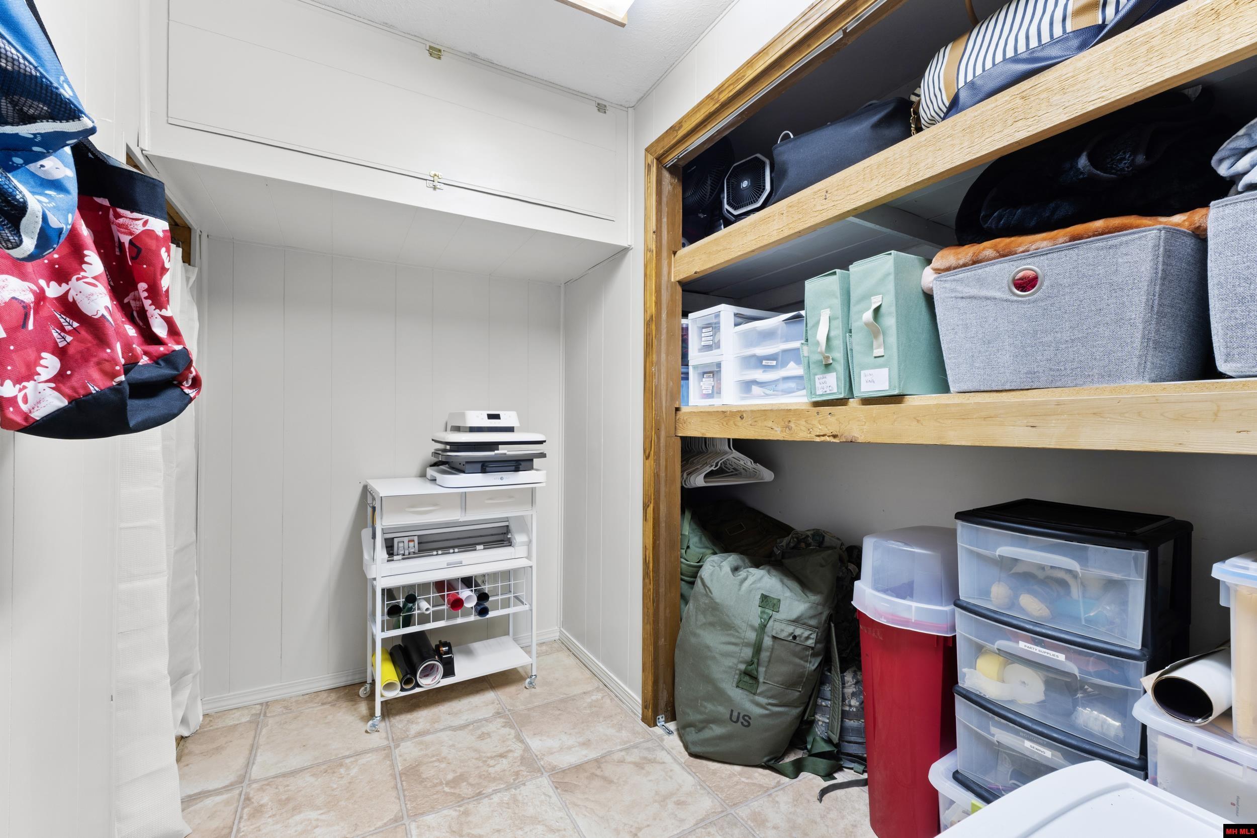 152 Blou Clower Point