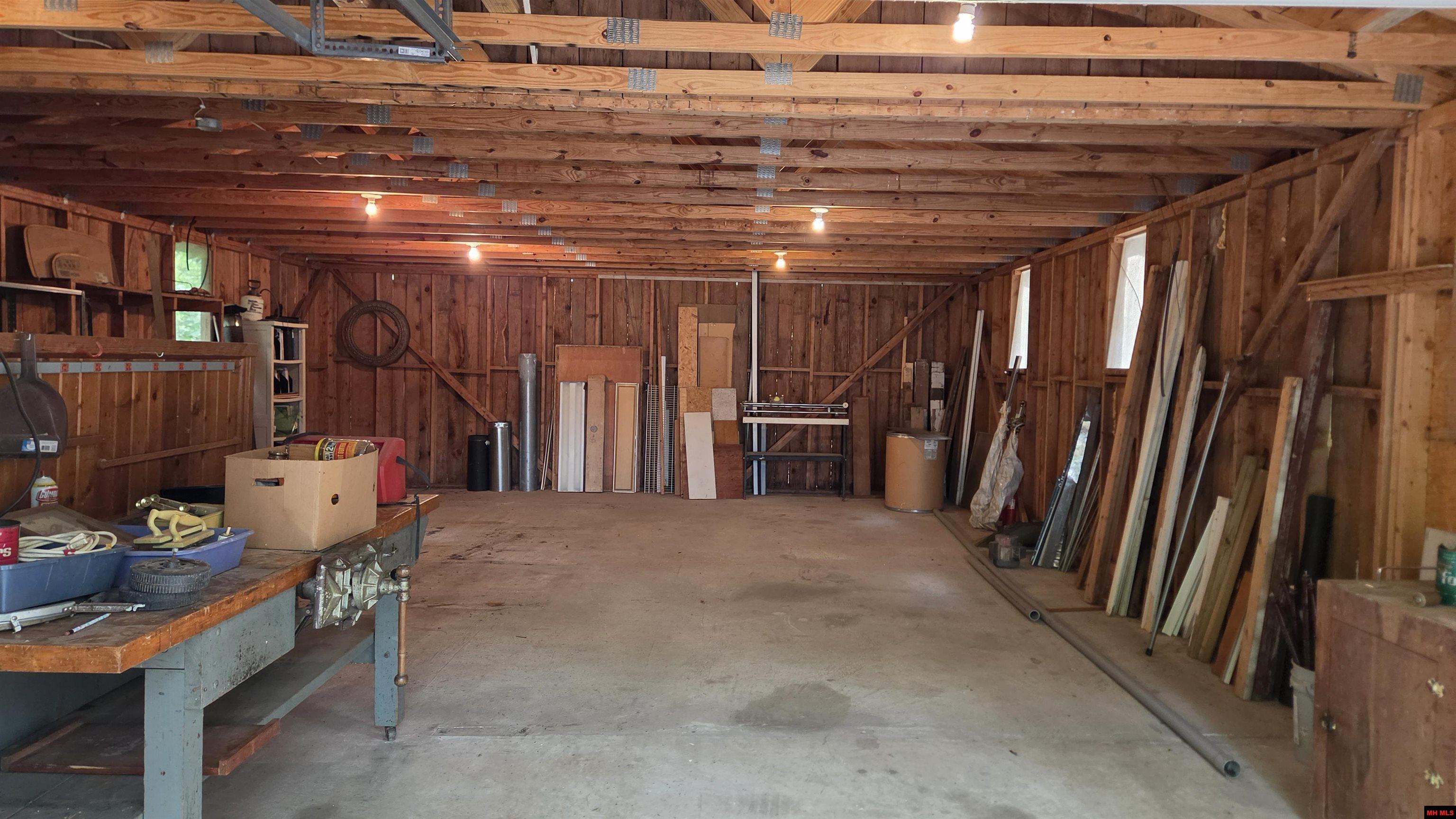 165 HOWARD CREEK ROAD Midway, AR 72651