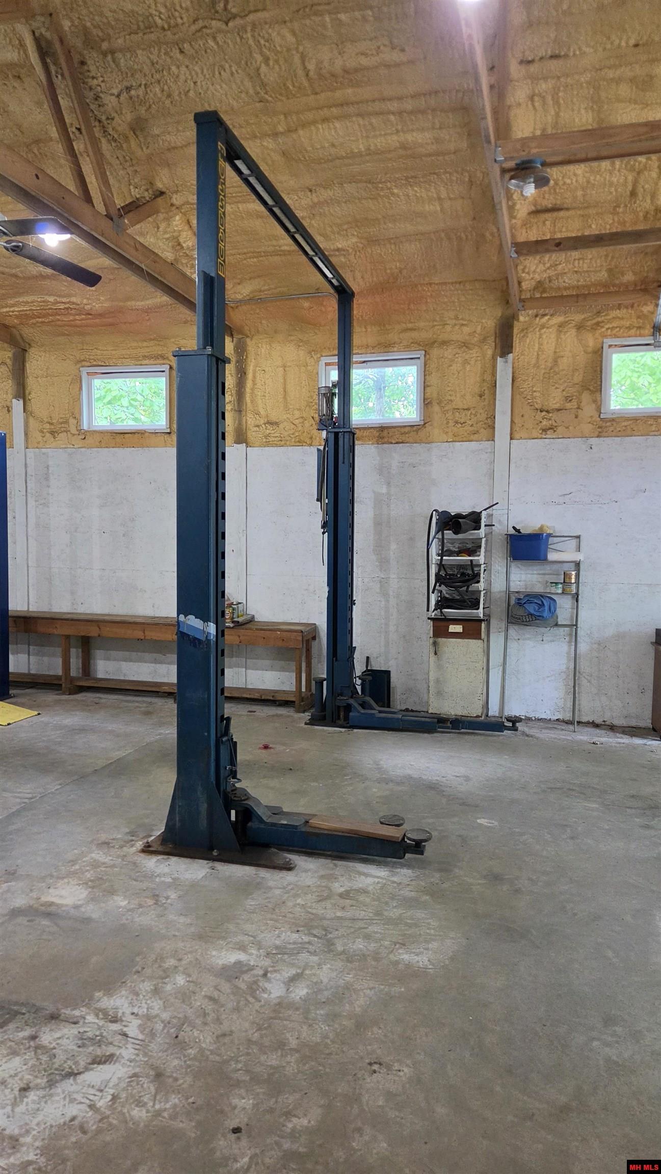 165 HOWARD CREEK ROAD Midway, AR 72651