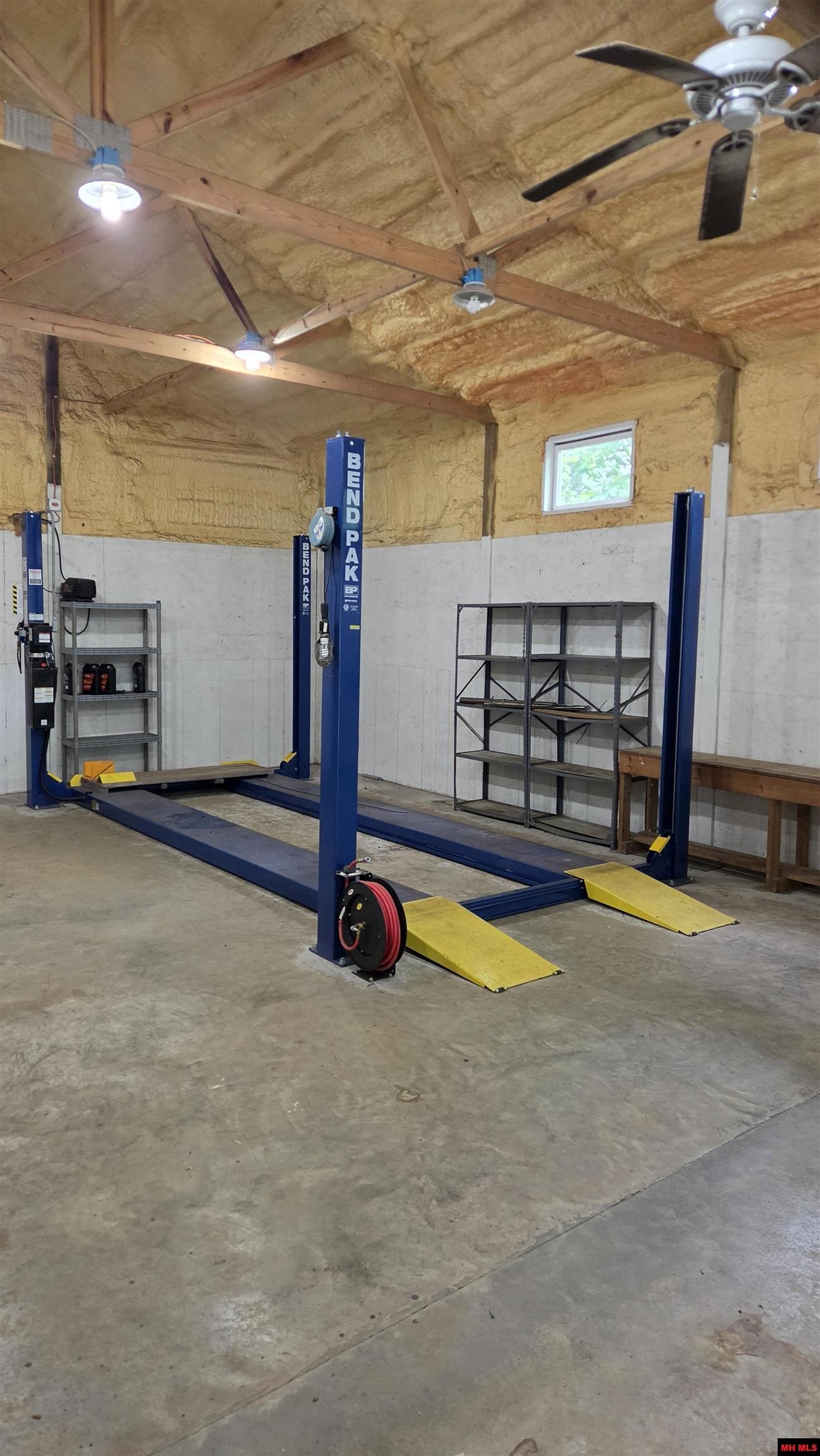 165 HOWARD CREEK ROAD Midway, AR 72651