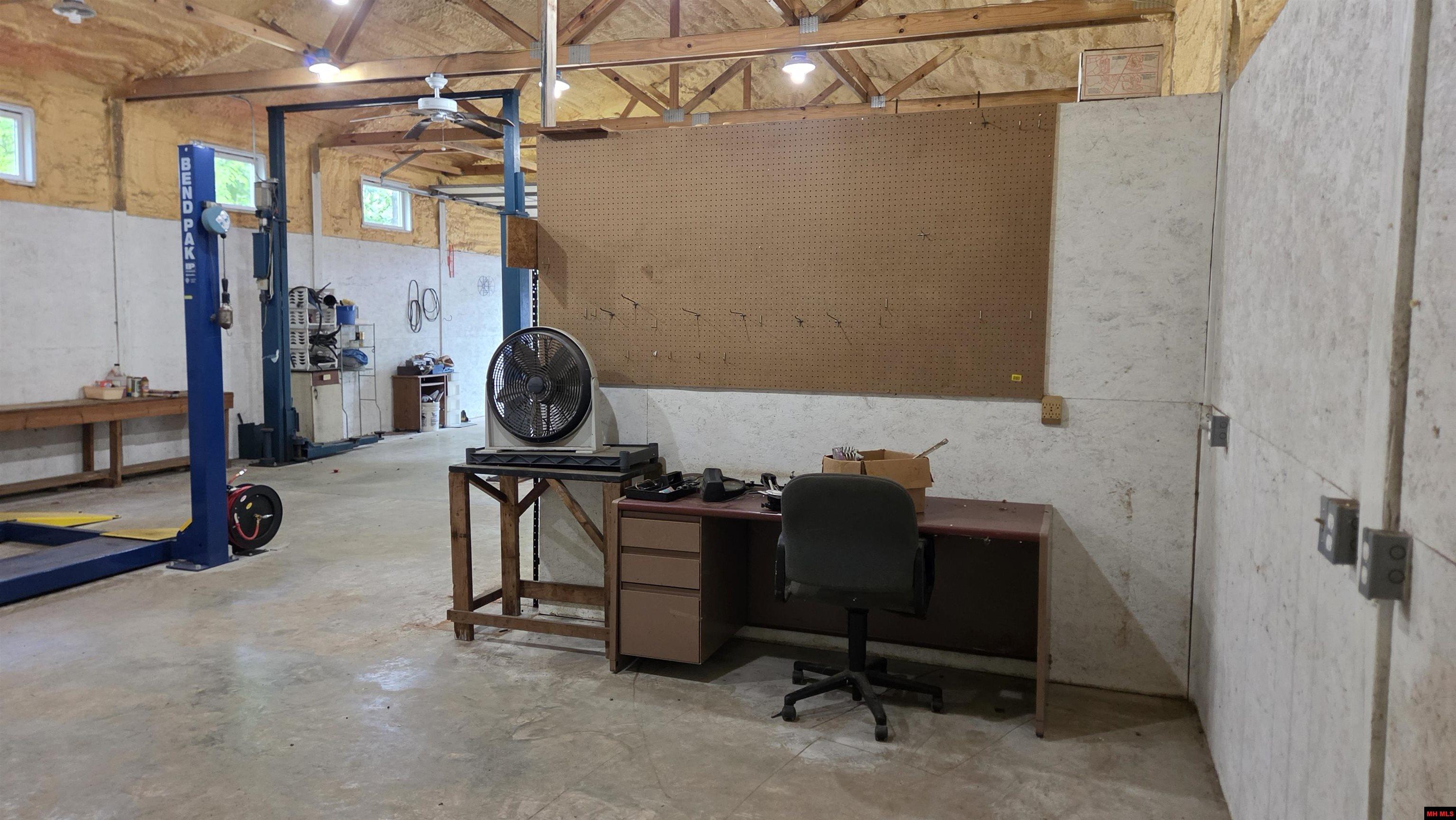 165 HOWARD CREEK ROAD Midway, AR 72651
