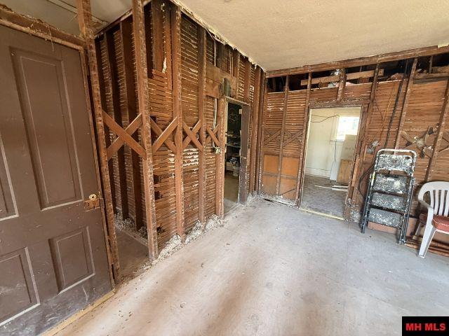 400 N ESTES AVENUE Yellville, AR