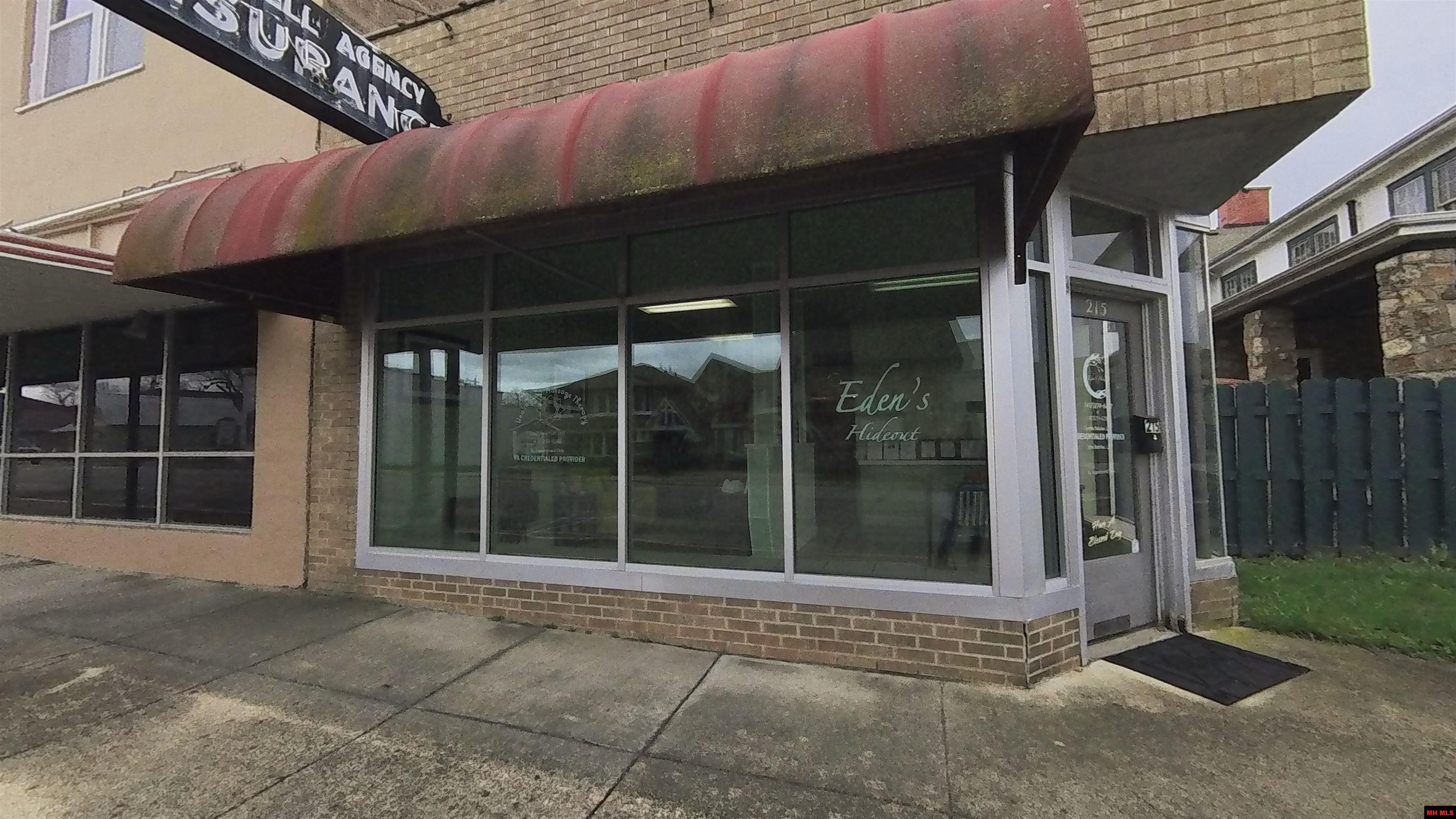 215 S GRAND AVENUE Houston, MO