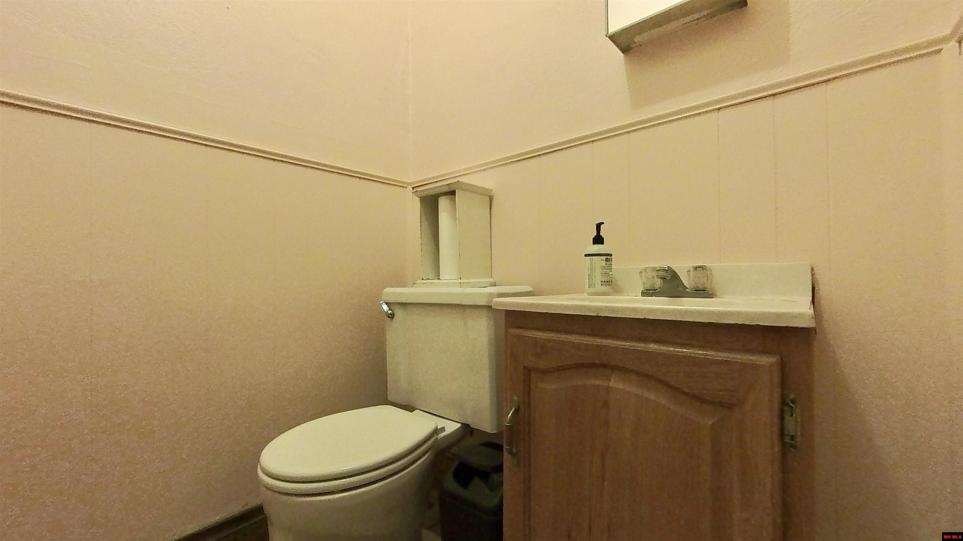 215 S GRAND AVENUE Houston, MO