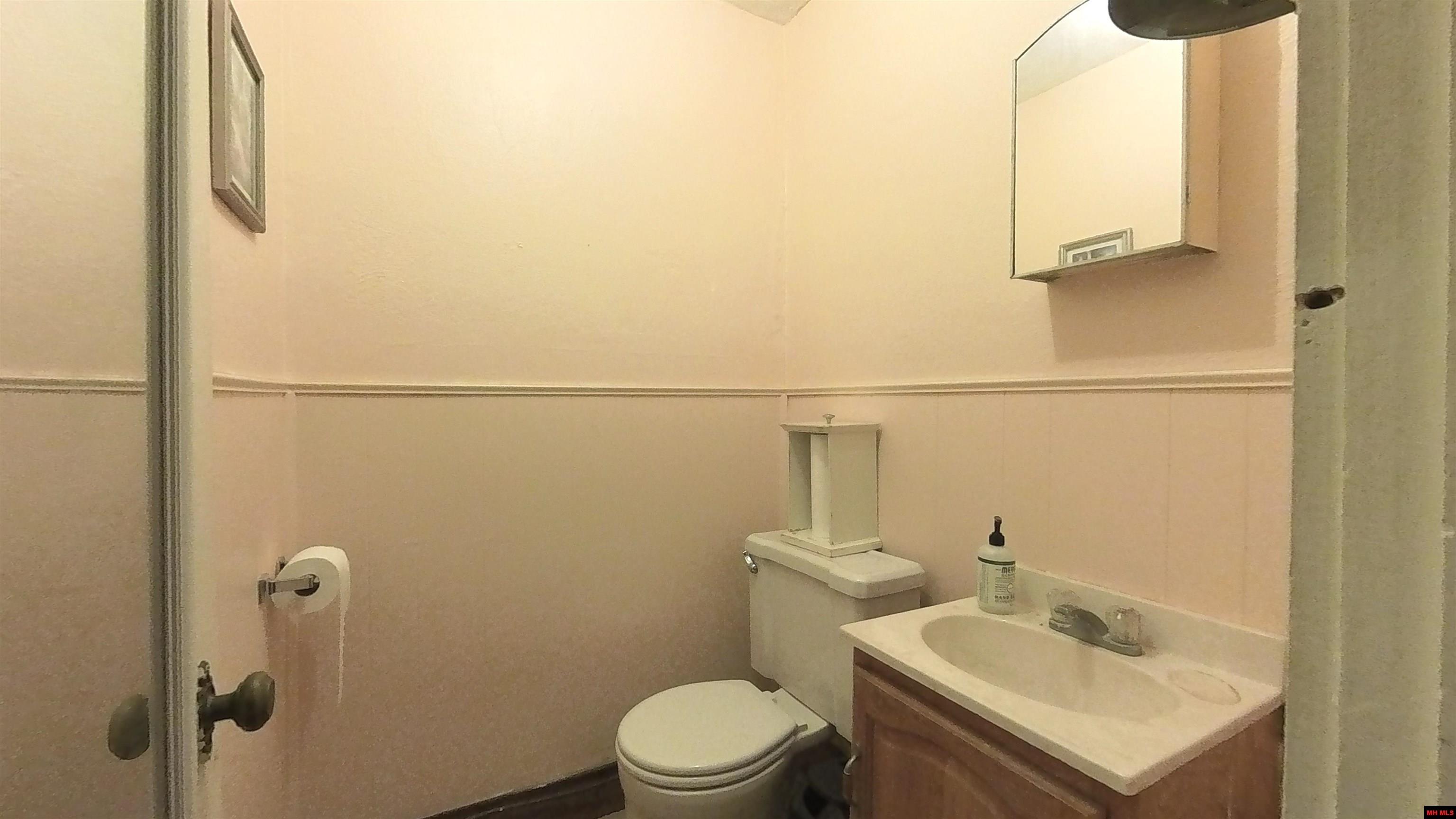 215 S GRAND AVENUE Houston, MO