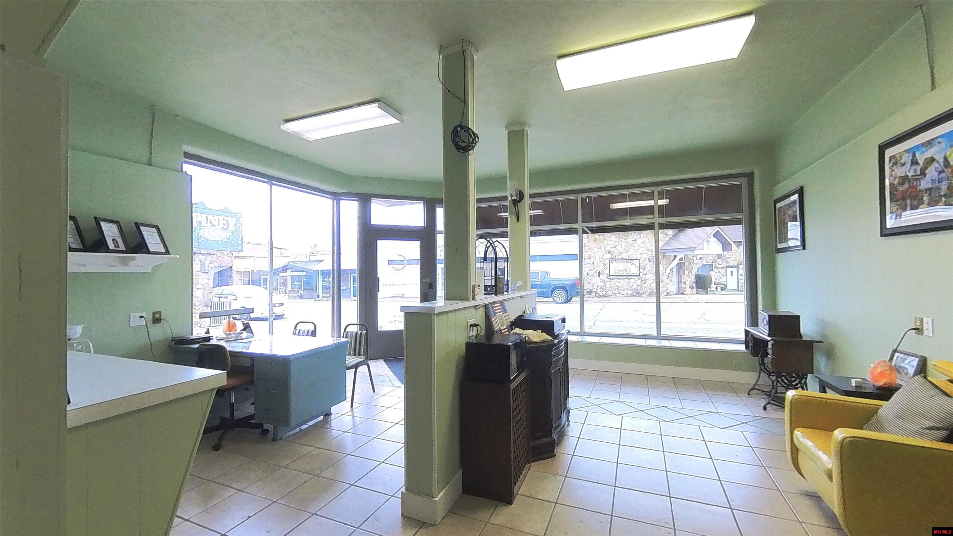 215 S GRAND AVENUE Houston, MO