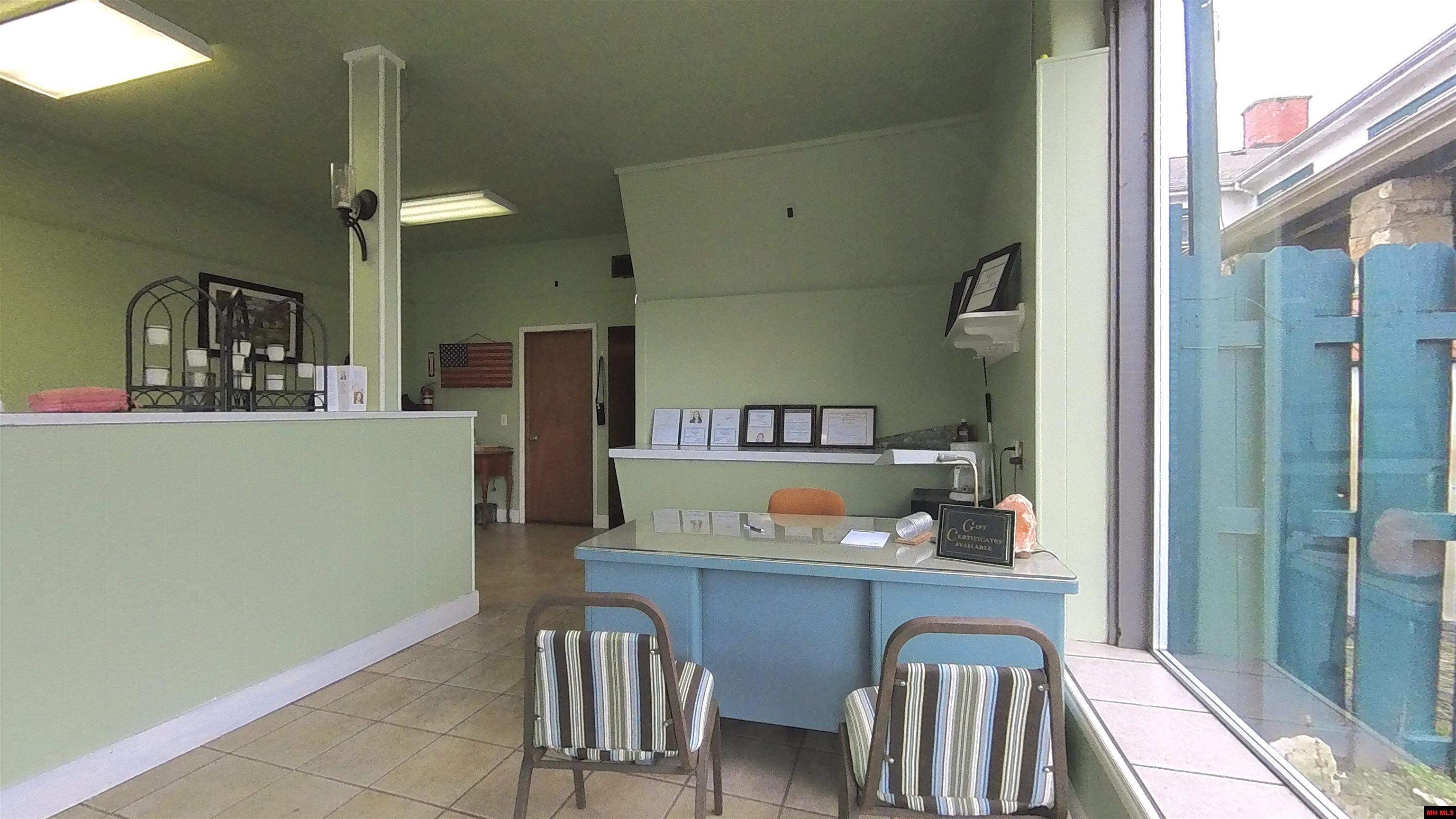 215 S GRAND AVENUE Houston, MO