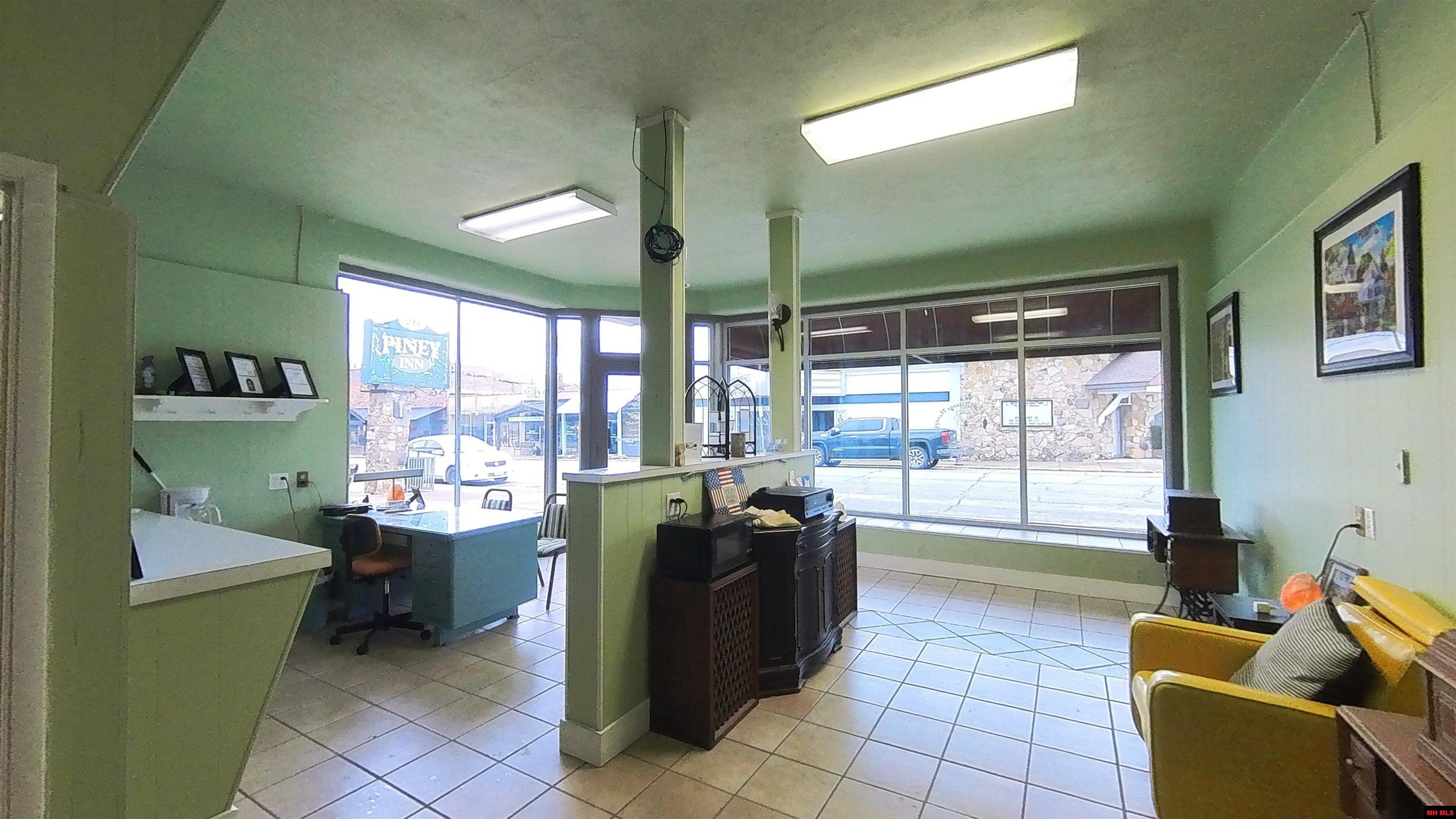 215 S GRAND AVENUE Houston, MO