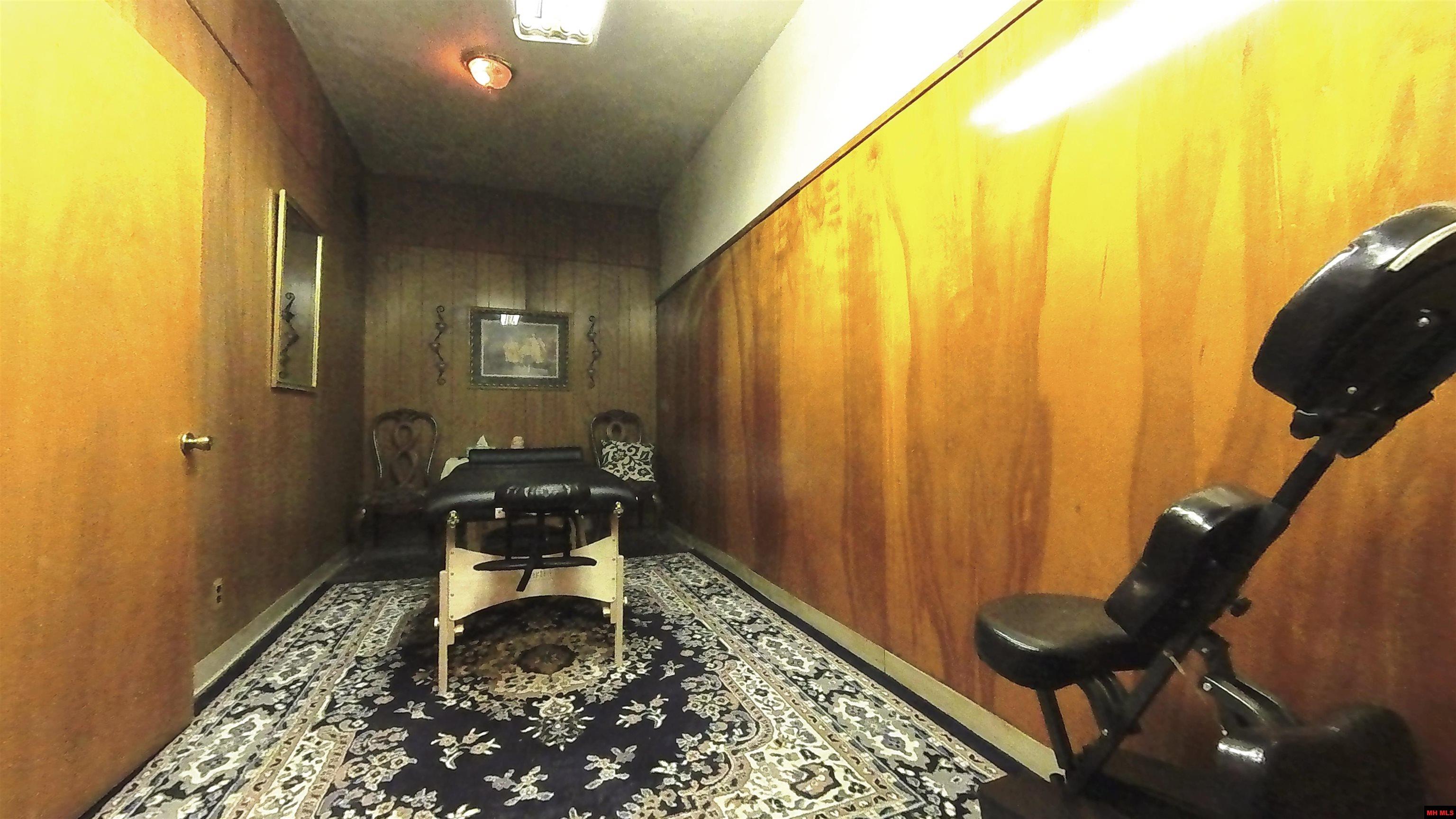 215 S GRAND AVENUE Houston, MO