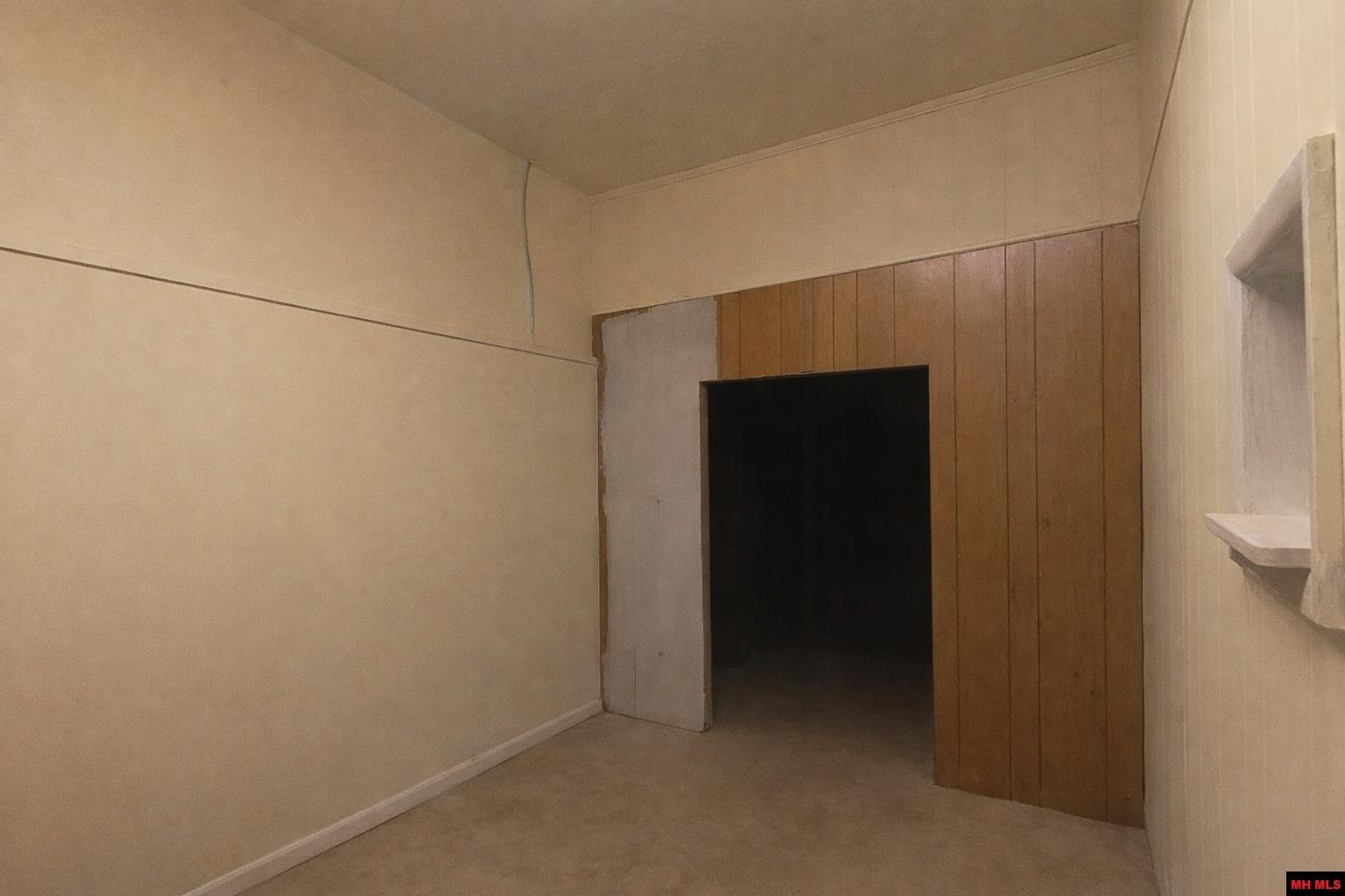 215 S GRAND AVENUE Houston, MO