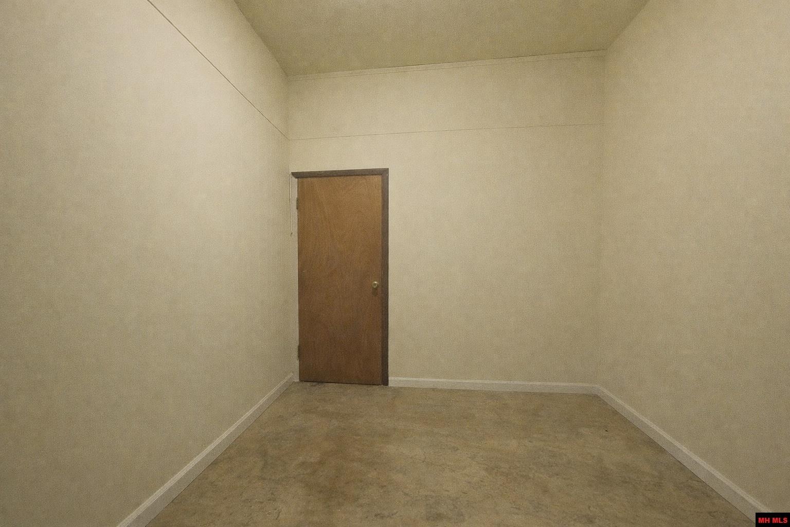 215 S GRAND AVENUE Houston, MO