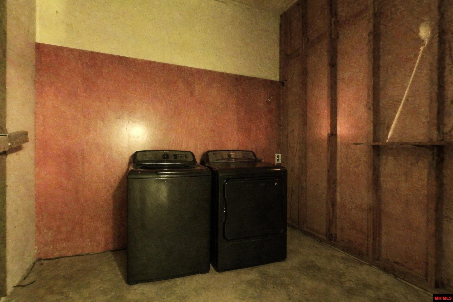 215 S GRAND AVENUE Houston, MO